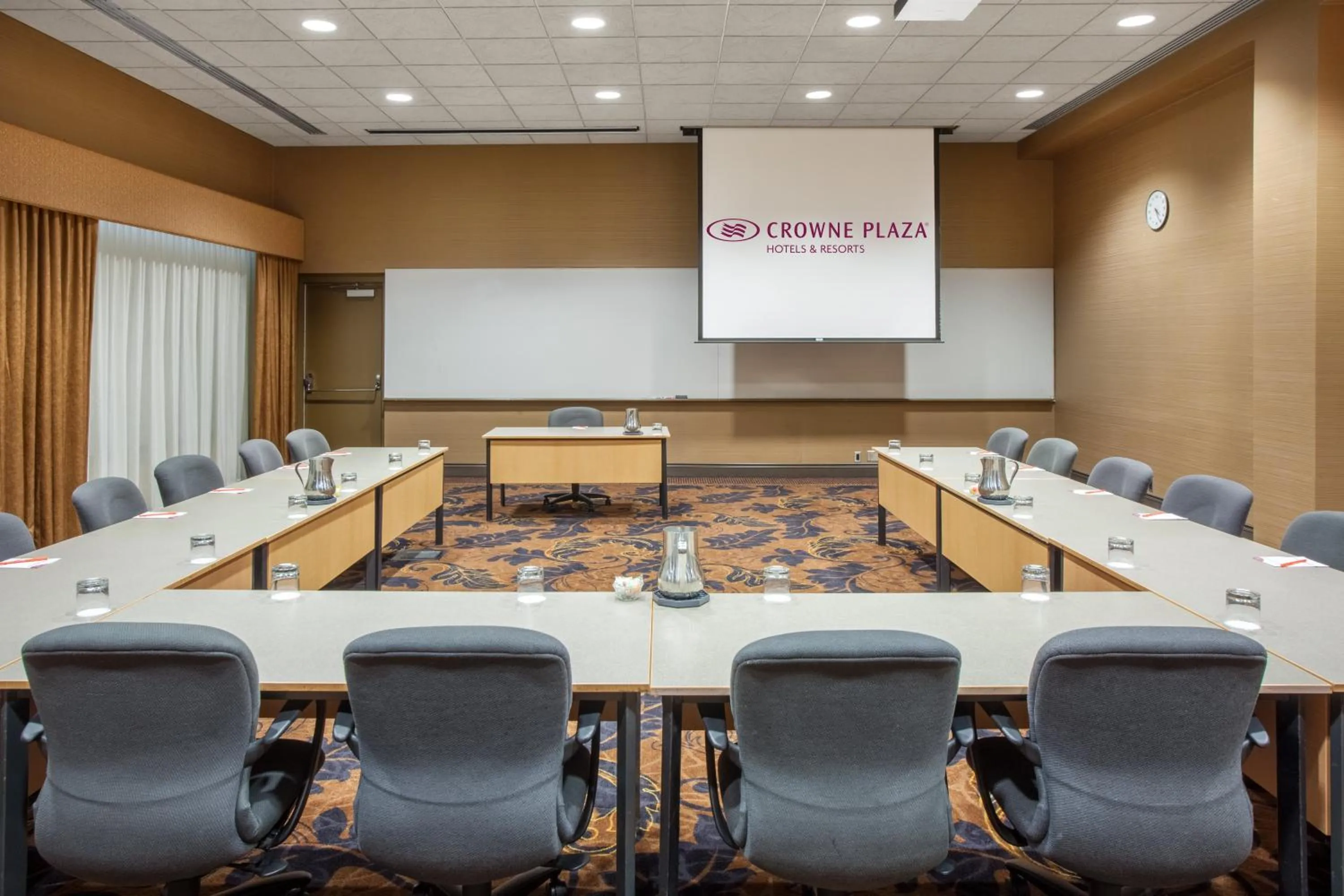 Meeting/conference room in Crowne Plaza Minneapolis West by IHG