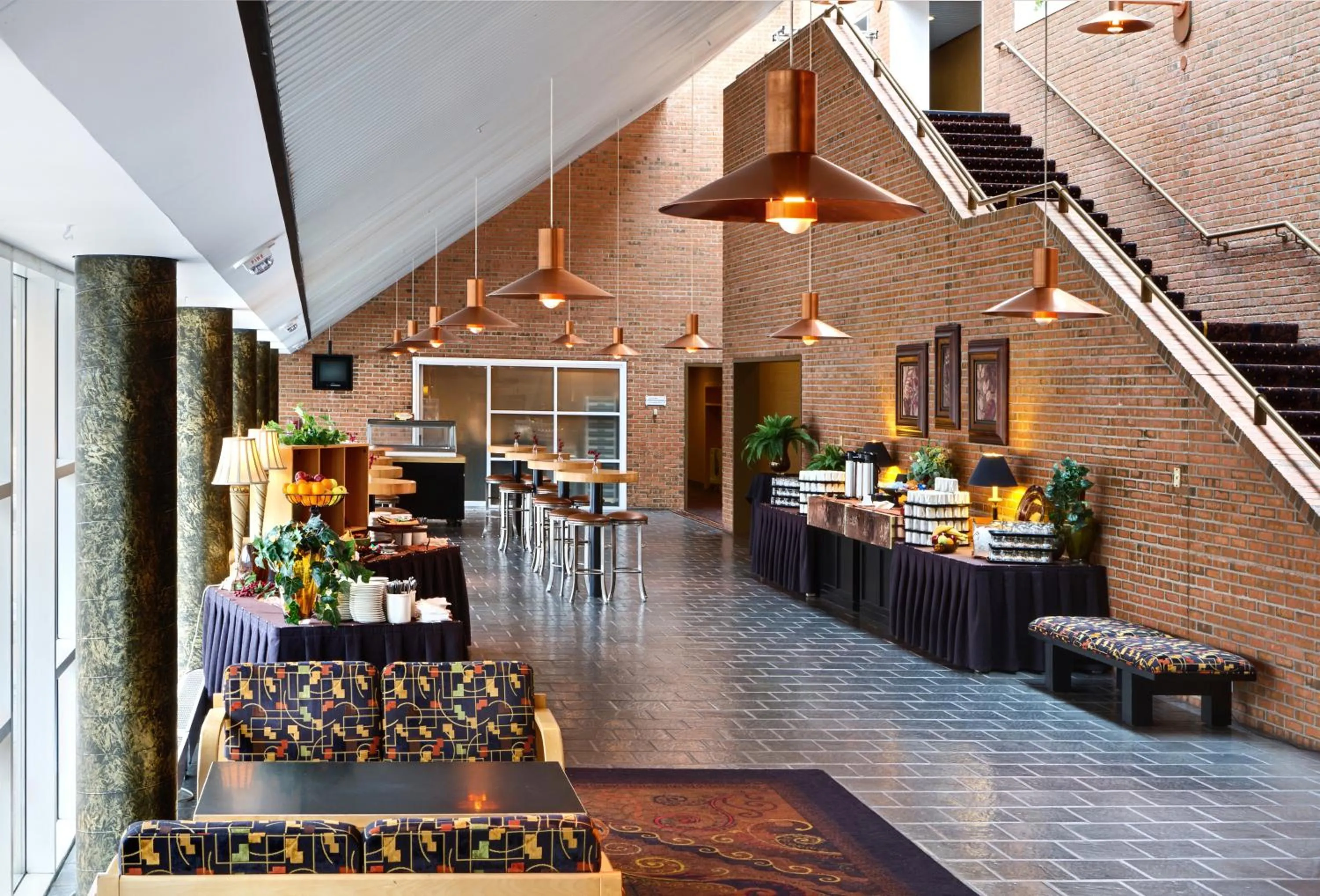 Restaurant/places to eat in Crowne Plaza Minneapolis West by IHG