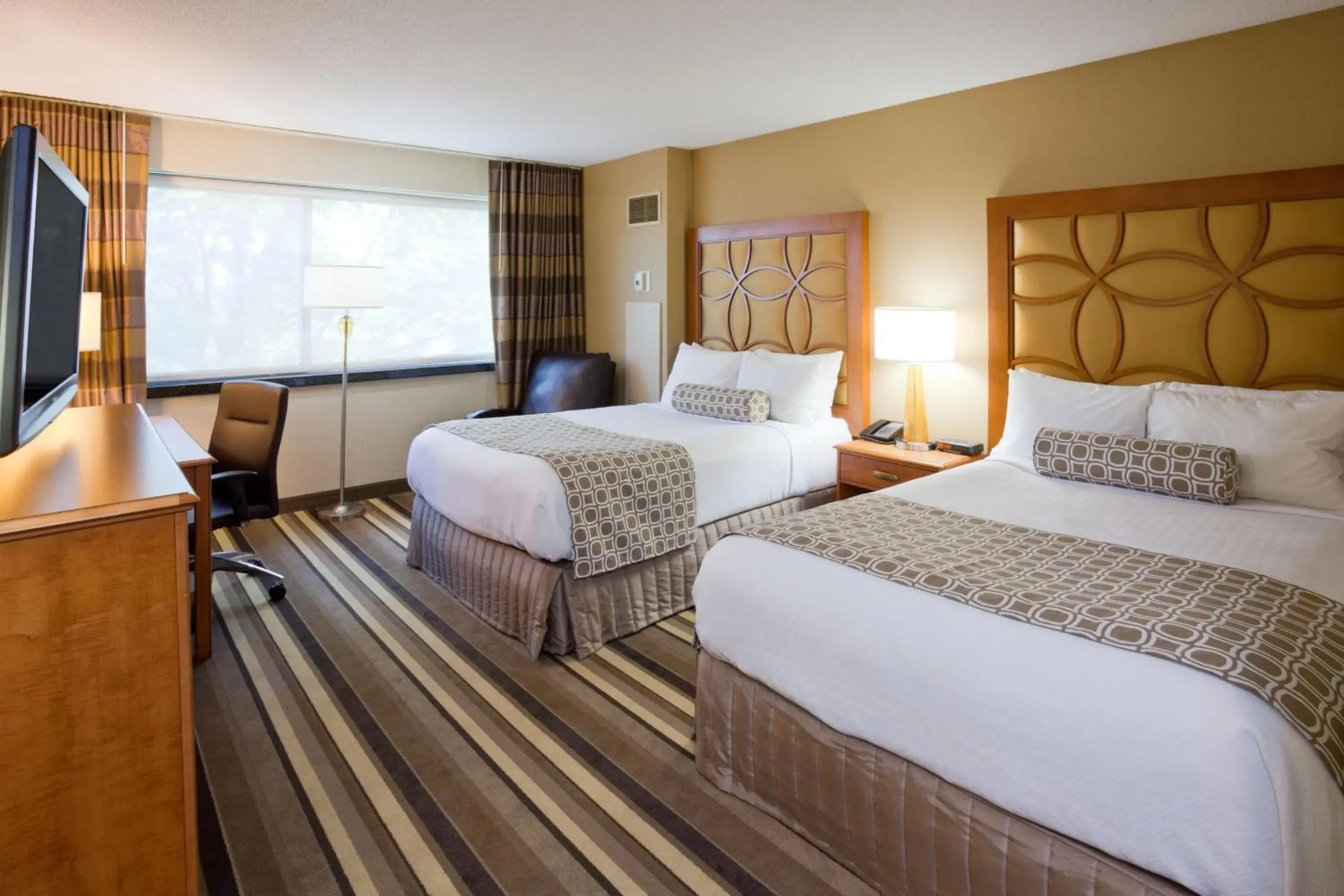 Standard Double Room with Two Double Beds in Crowne Plaza Minneapolis West by IHG Standard Double Room with Two Double Beds in Crowne Plaza Minneapolis West by IHG