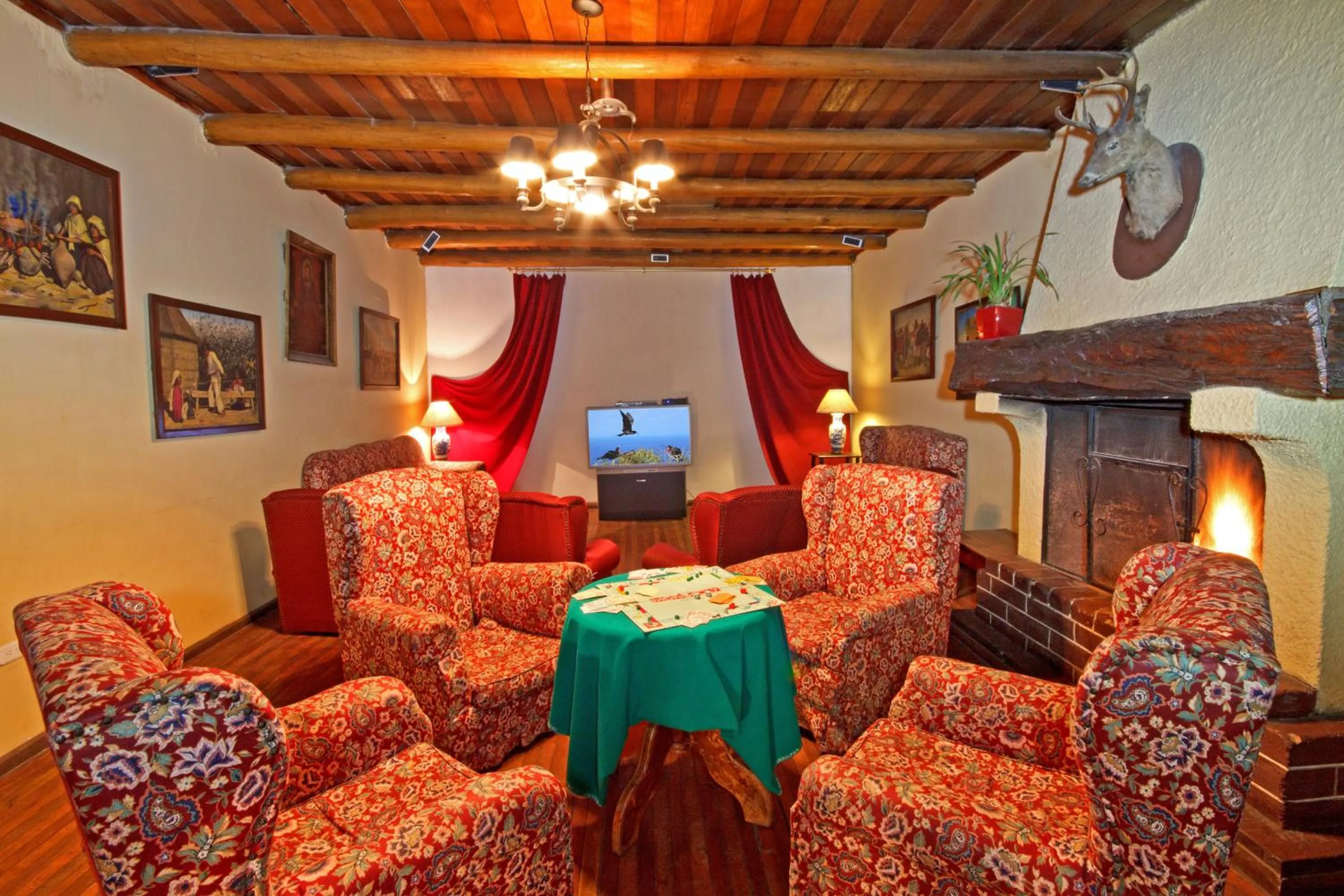 Communal lounge/ TV room in Hacienda Hosteria Chorlavi