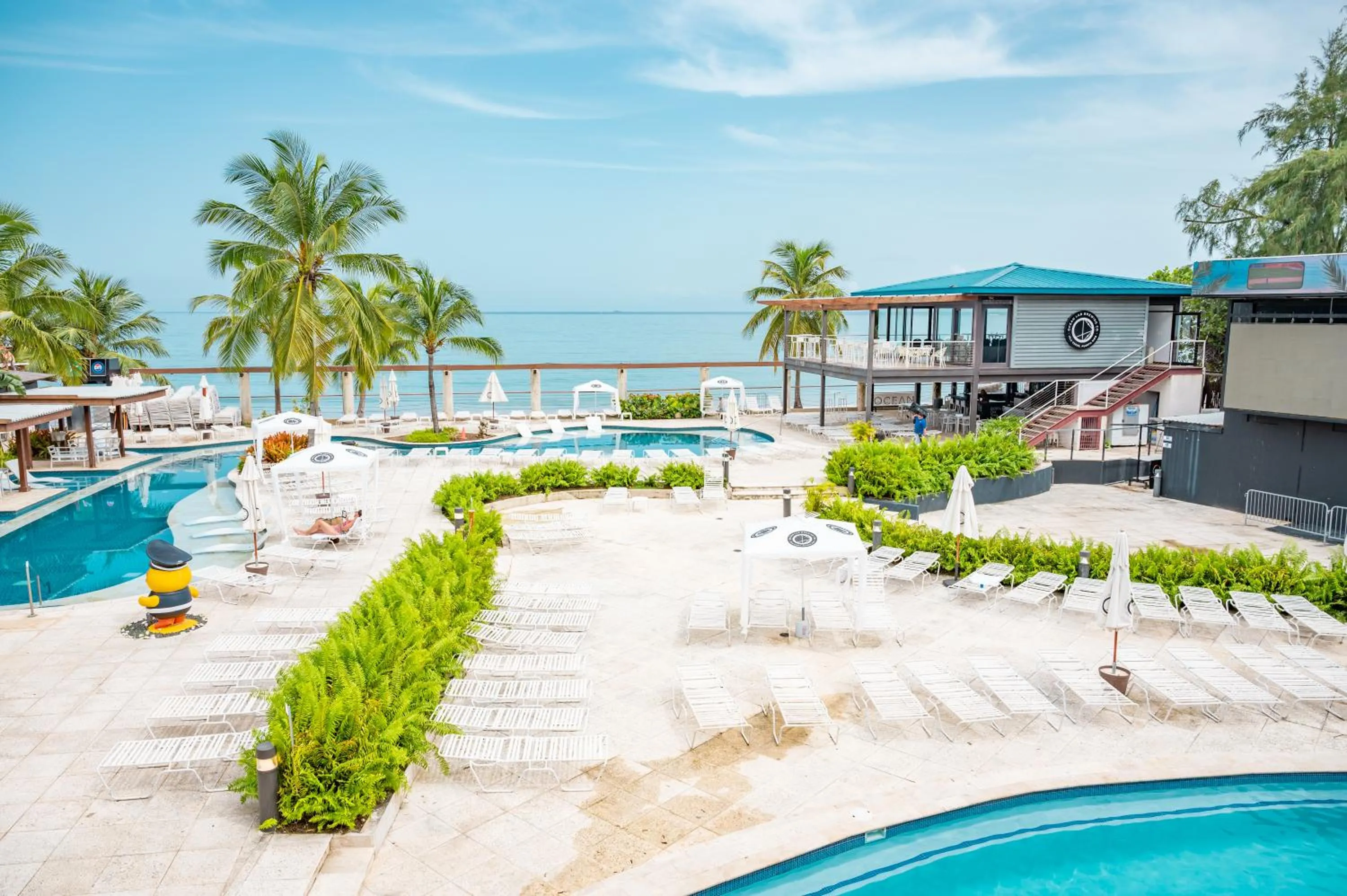 Swimming pool in Verdanza Hotel