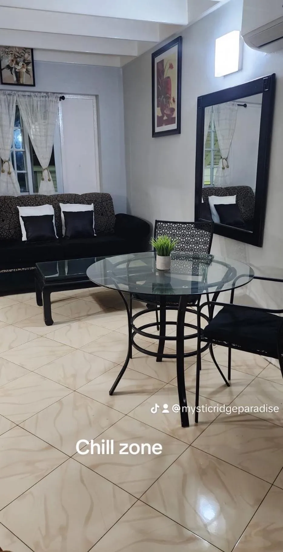 Living room in Mystic Ridge Paradise