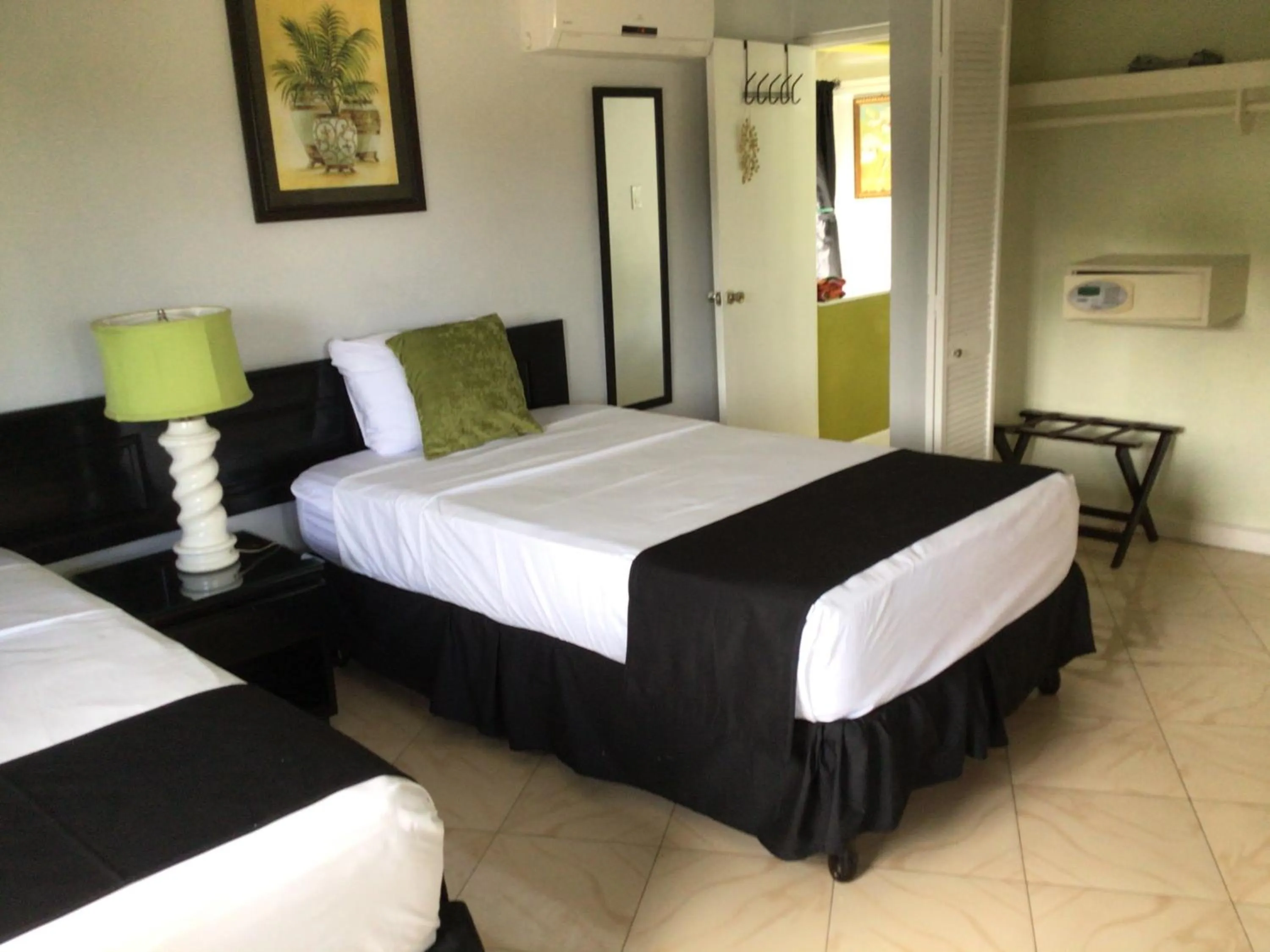 Bedroom, Bed in Mystic Ridge Paradise