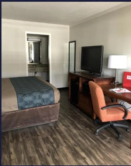 Bed in Travelodge by Wyndham Canton-Livonia Area, MI