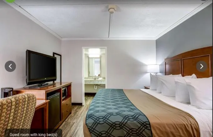 Bed in Travelodge by Wyndham Canton-Livonia Area, MI