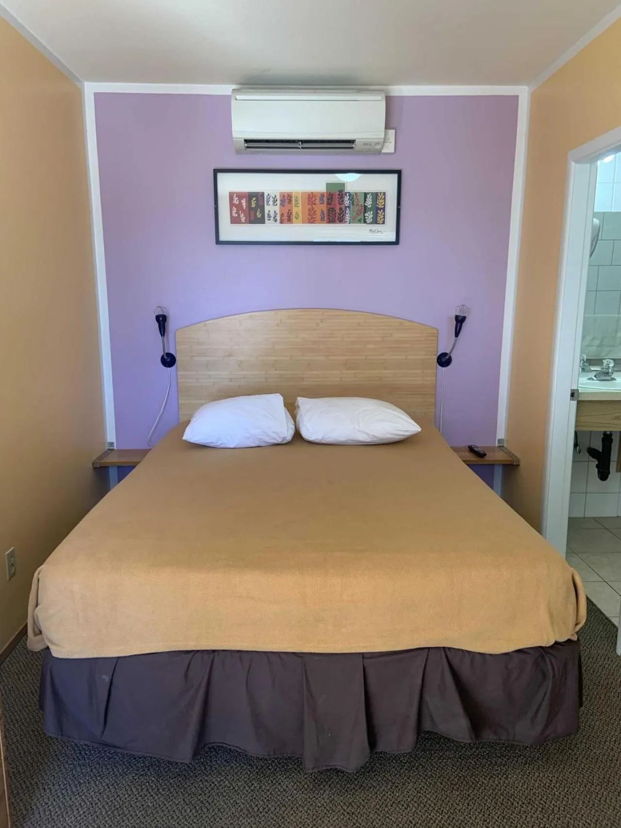 Bed in Waterfront Inn