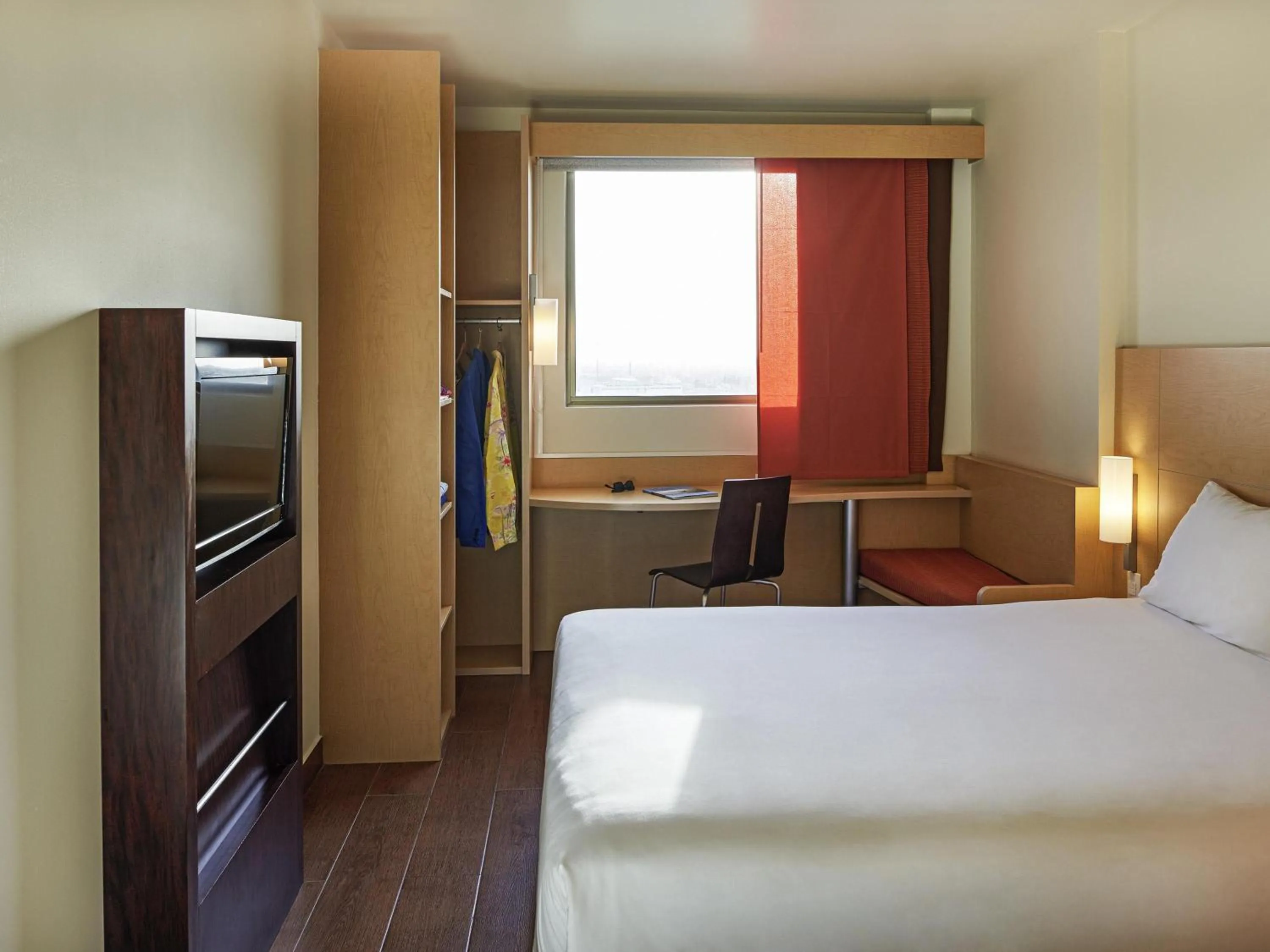 Bedroom, Bed in Ibis Cancun Centro