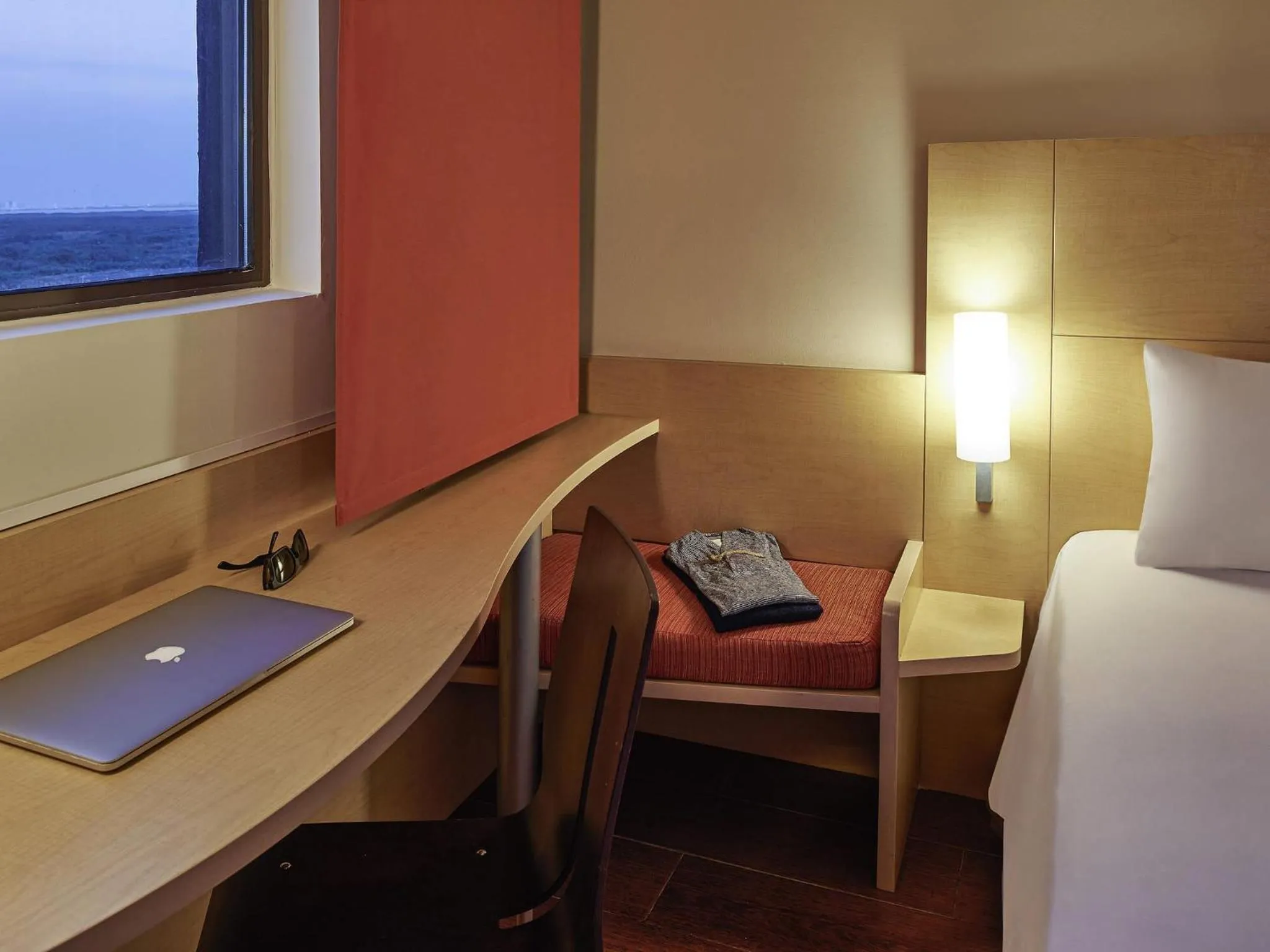 Bedroom, Bed in Ibis Cancun Centro