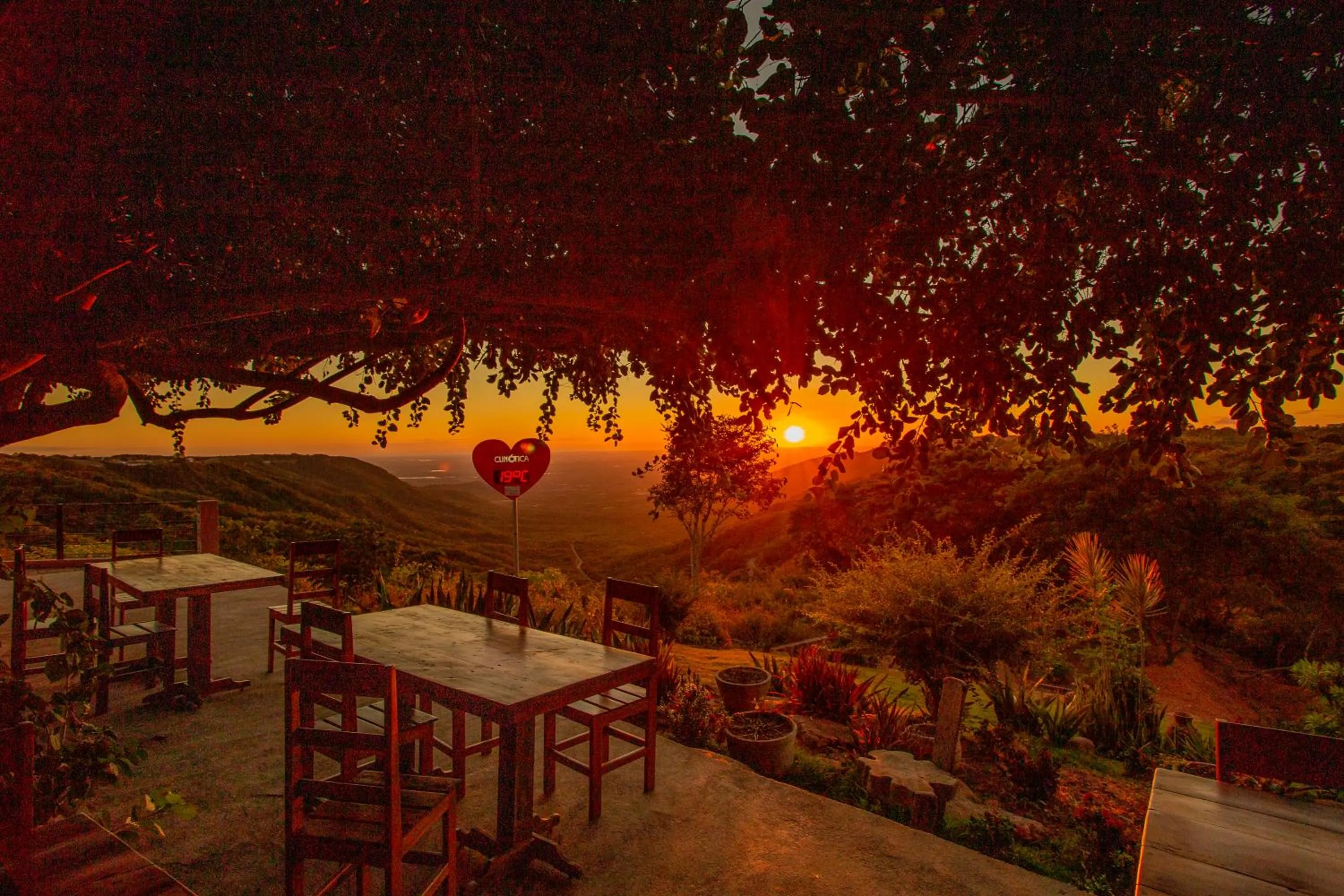 Sunrise in Hotel e Mirante recanto alto da serra