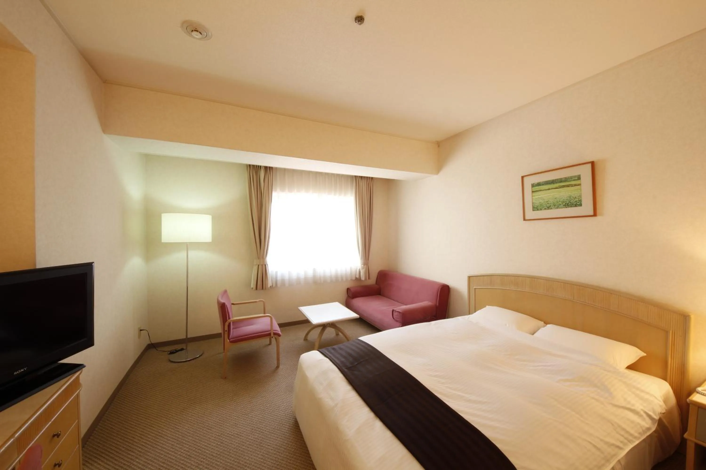 Photo of the whole room, Bed in Hotel Hiroshima Garden Palace