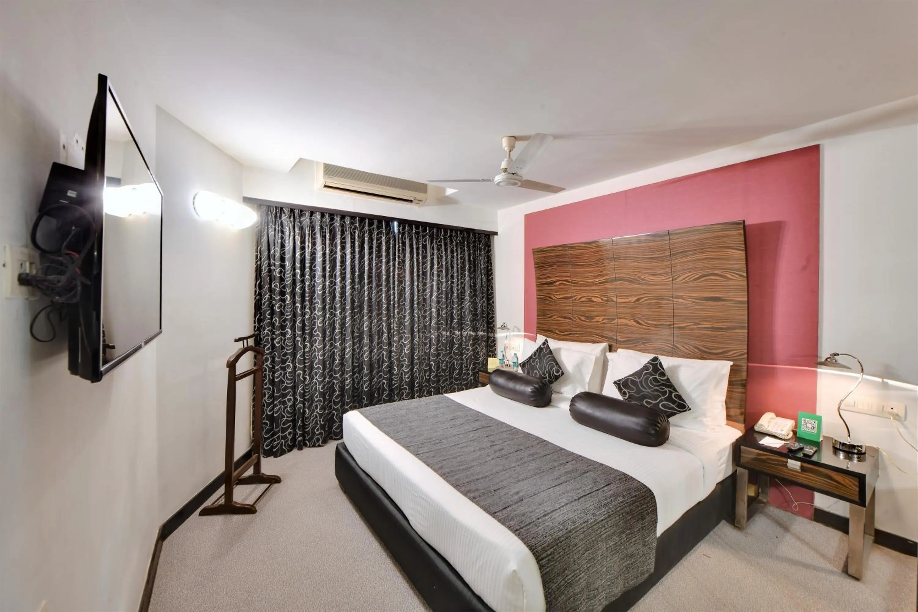 Bedroom, Bed in The Fern Residency Ahmedabad, Subhash Bridge, Series by Marriott