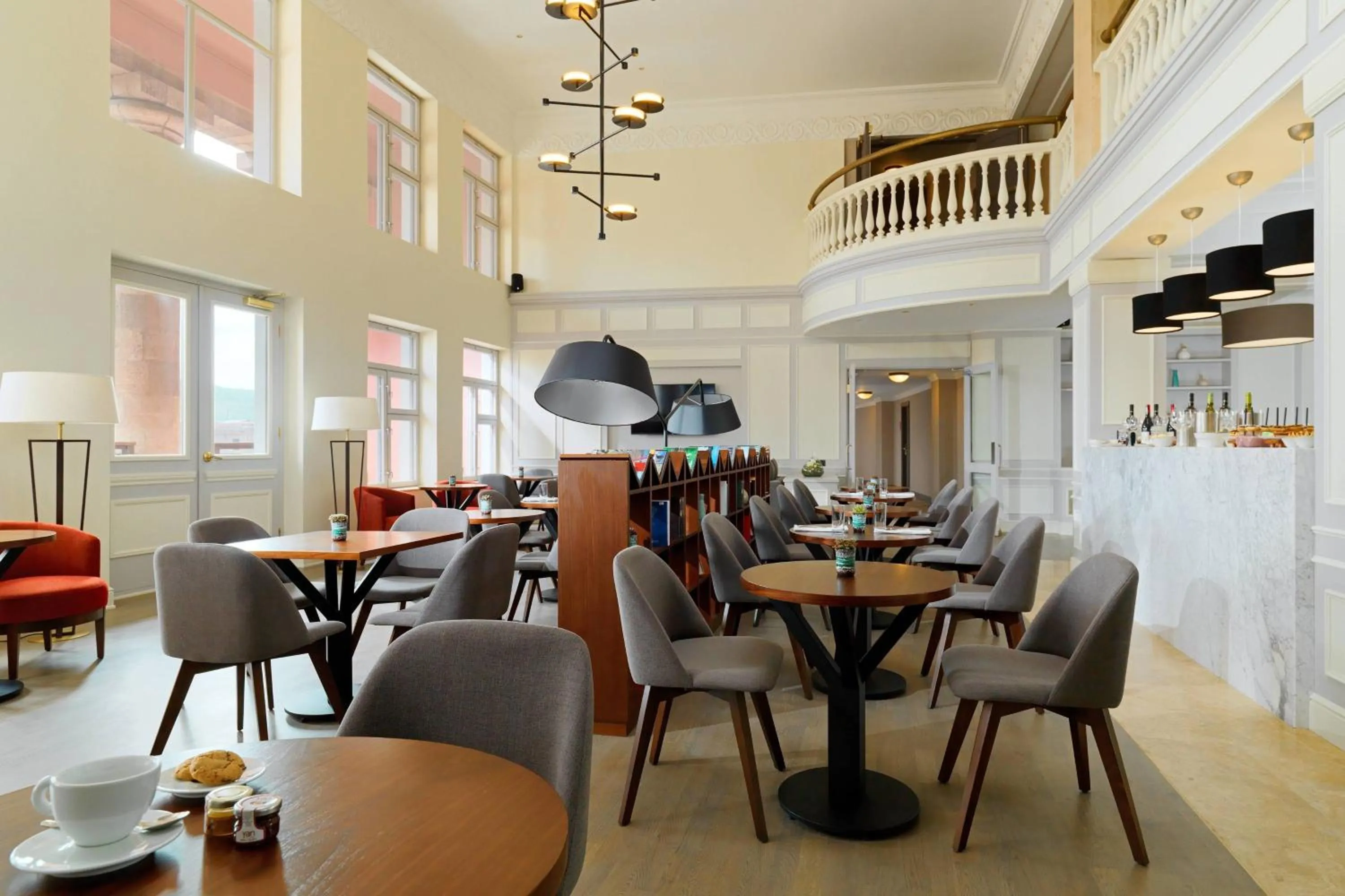 Lounge or bar in Armenia Marriott Hotel Yerevan