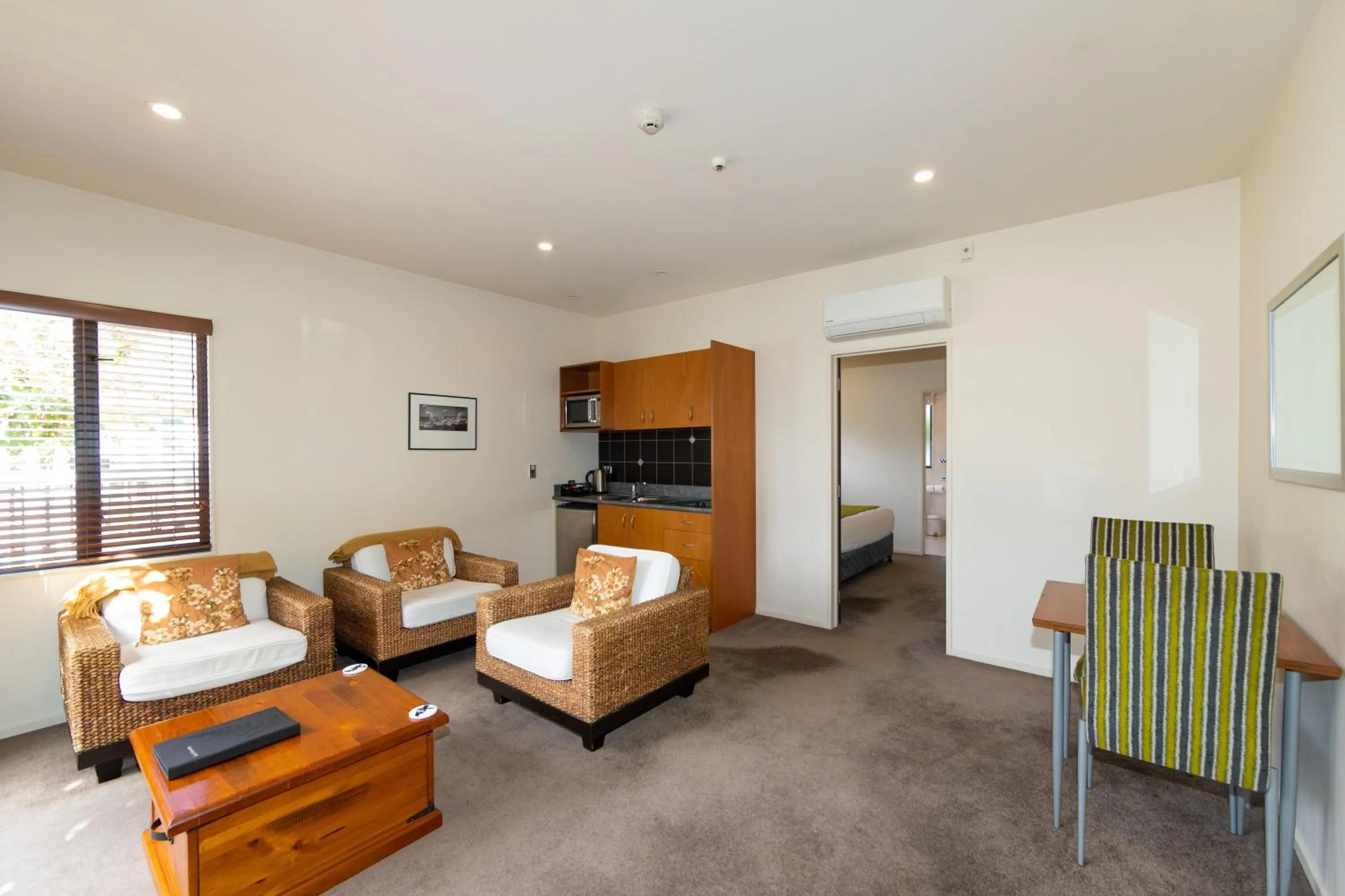 Kitchen or kitchenette in Harvest Lodge Motel