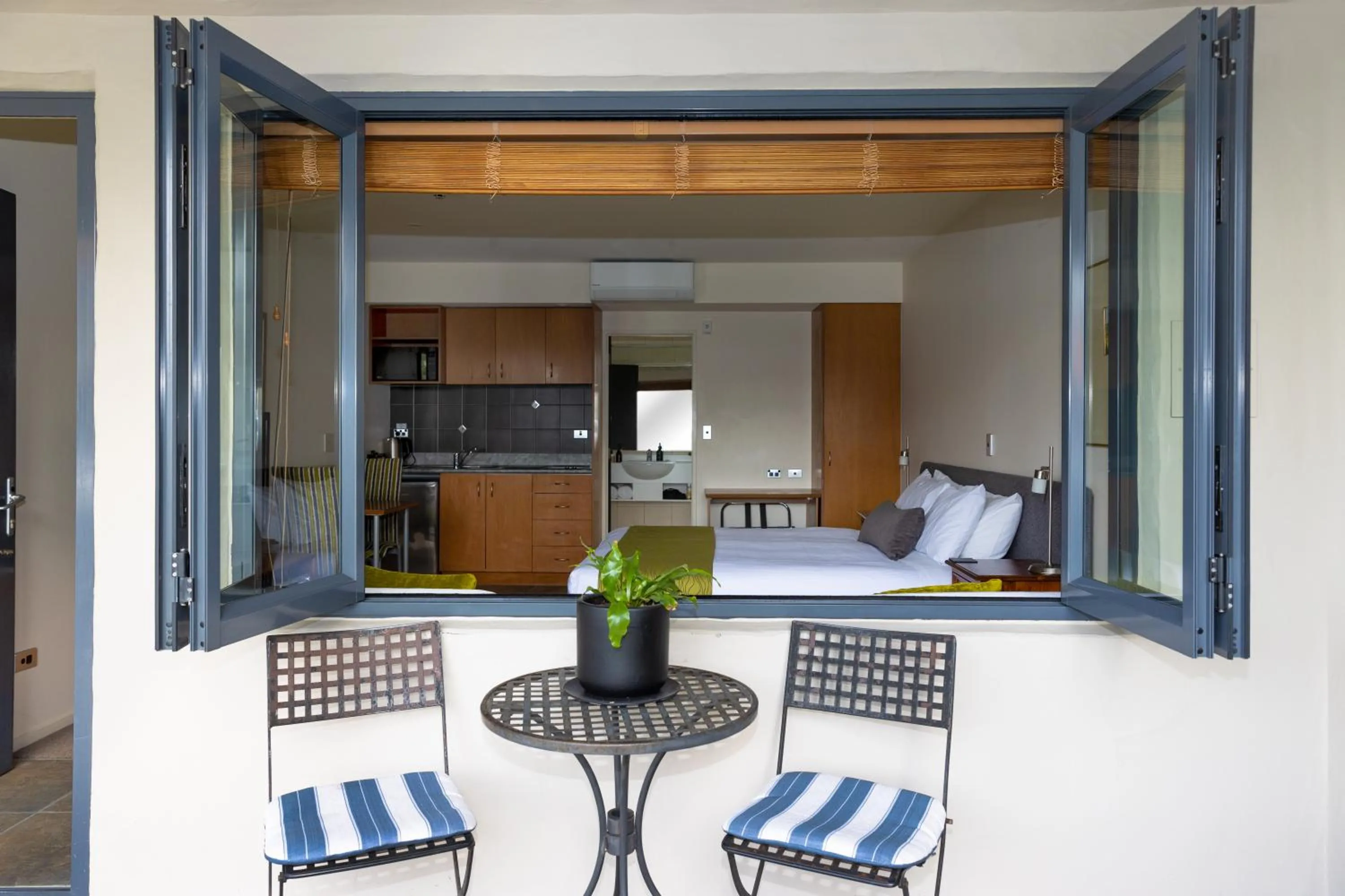 Photo of the whole room, Bed in Harvest Lodge Motel