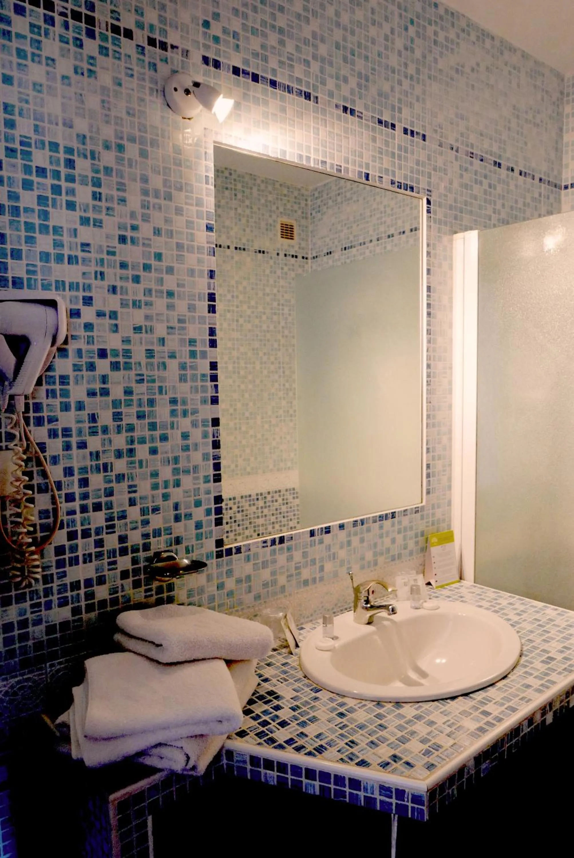 Bathroom in Le Catalan