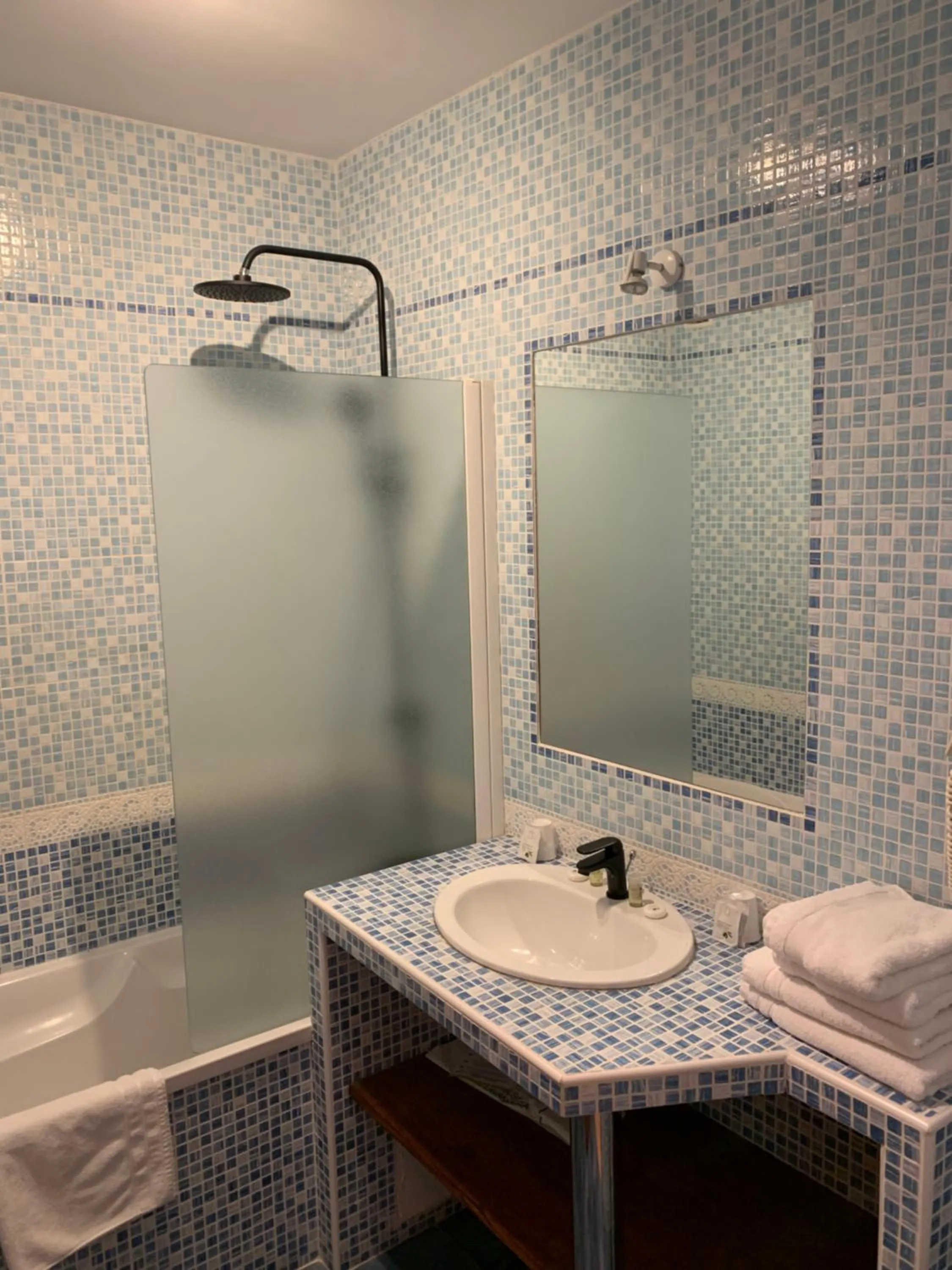 Bathroom in Le Catalan