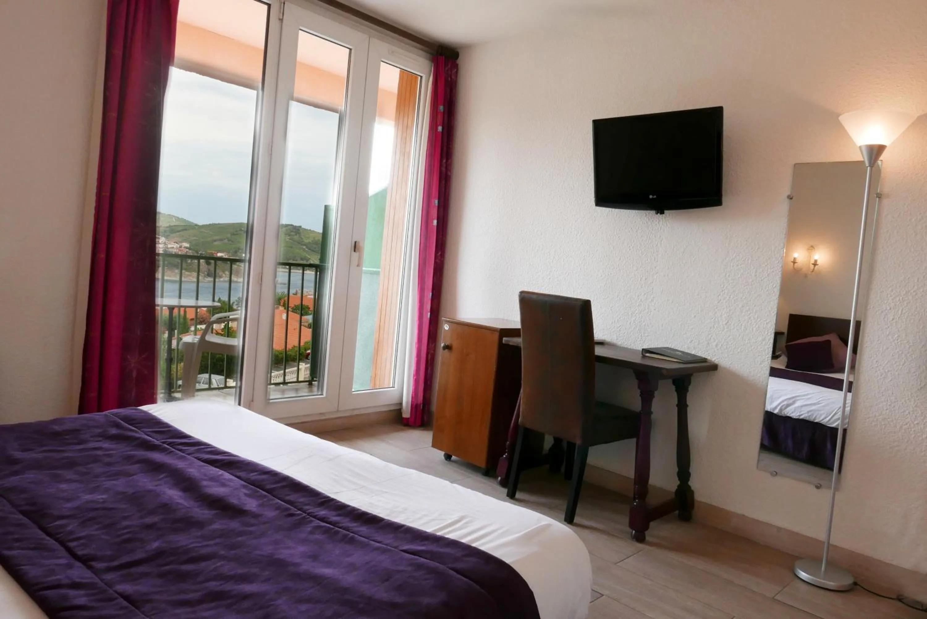 Decorative detail, Bed in Le Catalan