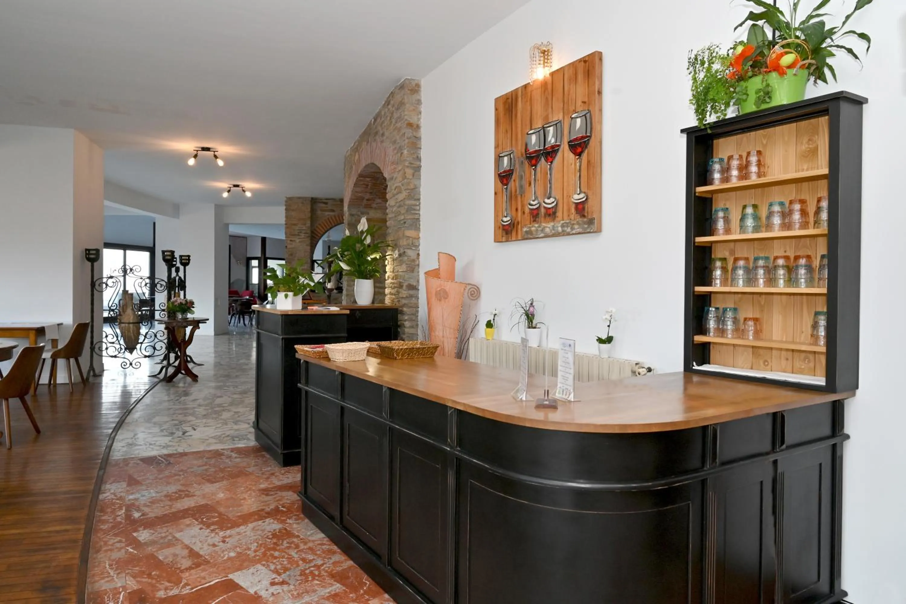 Restaurant/places to eat in Le Catalan