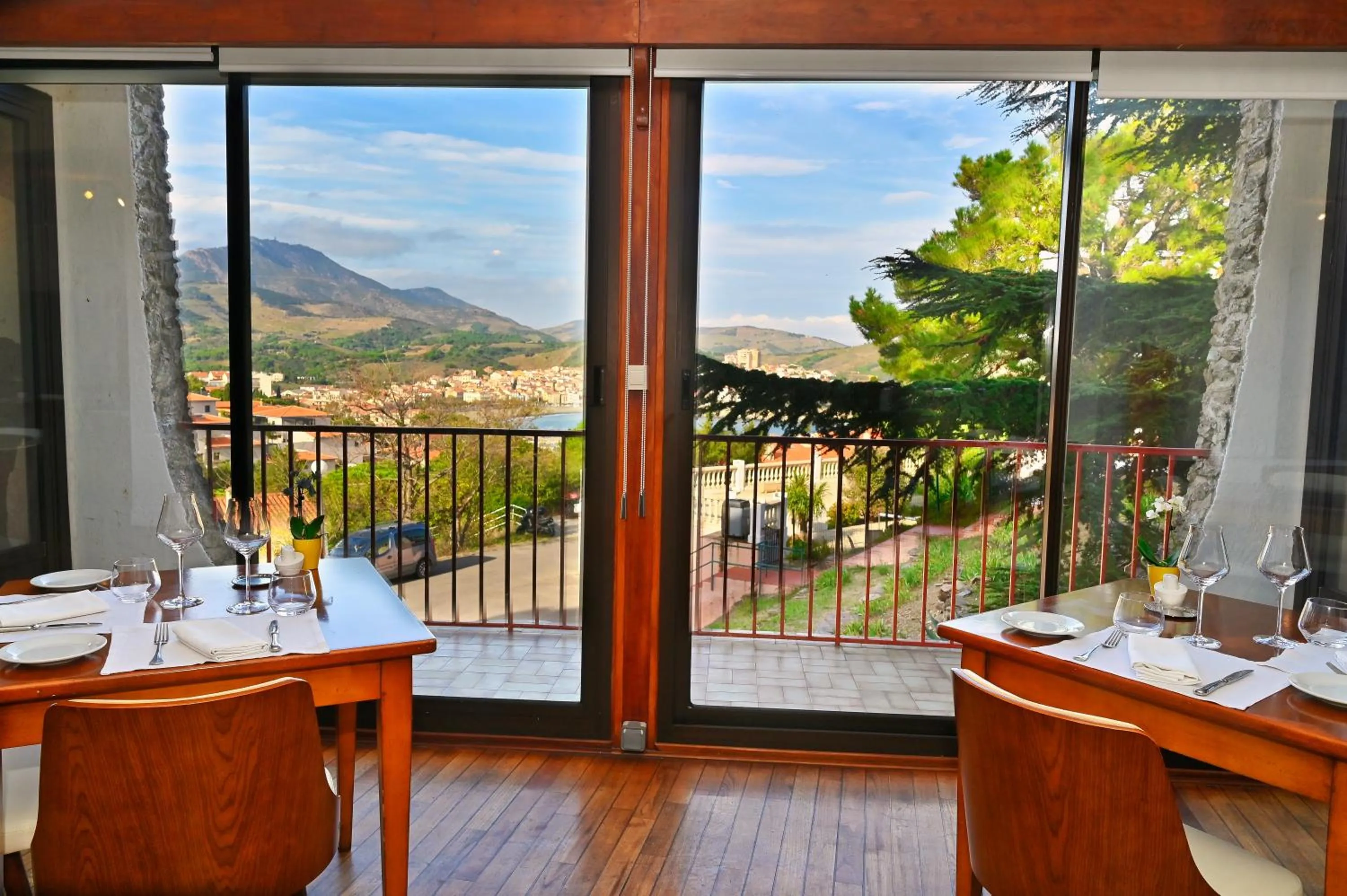 Restaurant/places to eat in Le Catalan