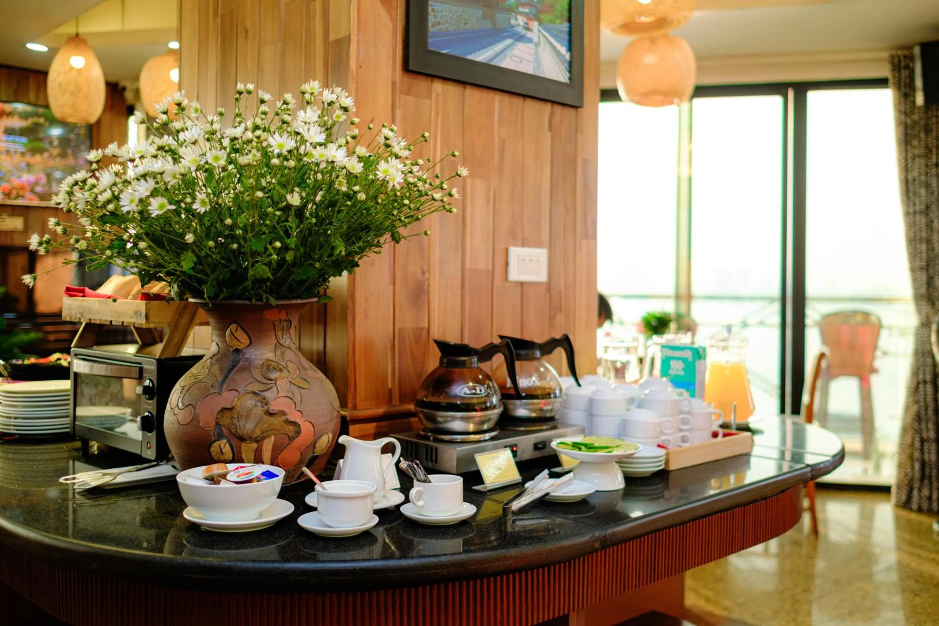 Restaurant/places to eat in Sunset Westlake Hanoi Hotel