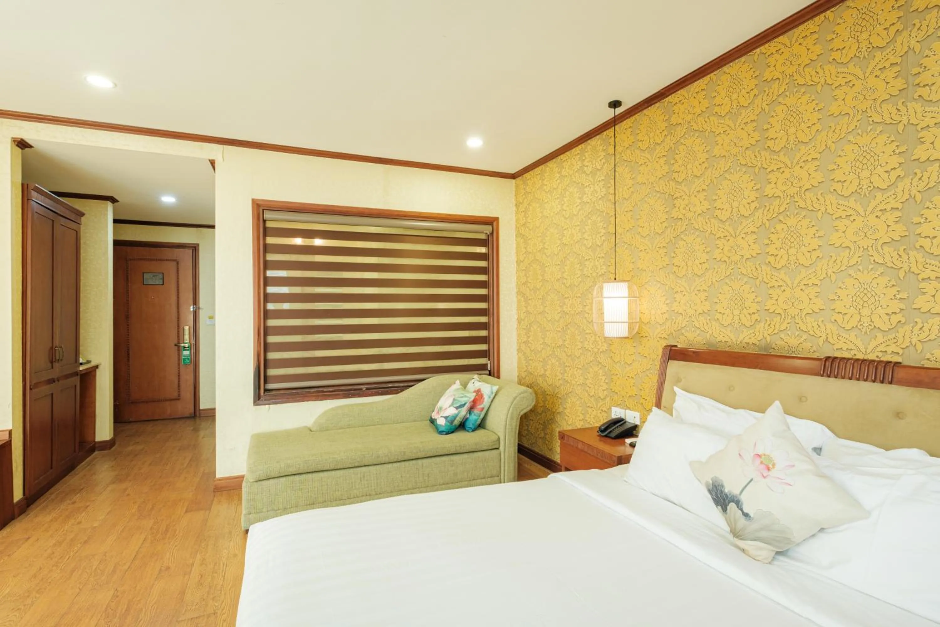 Bed in Sunset Westlake Hanoi Hotel