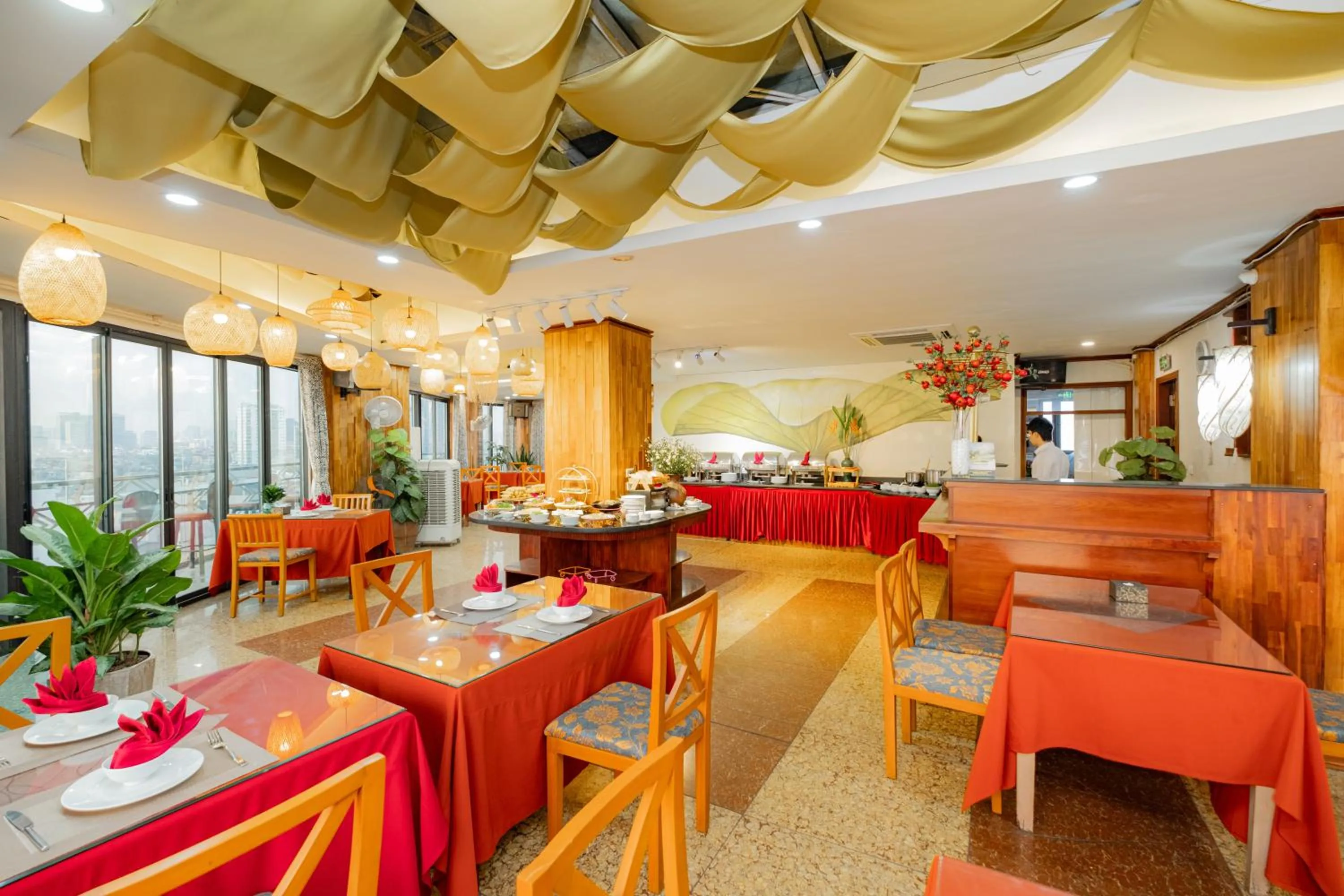 Restaurant/places to eat in Sunset Westlake Hanoi Hotel