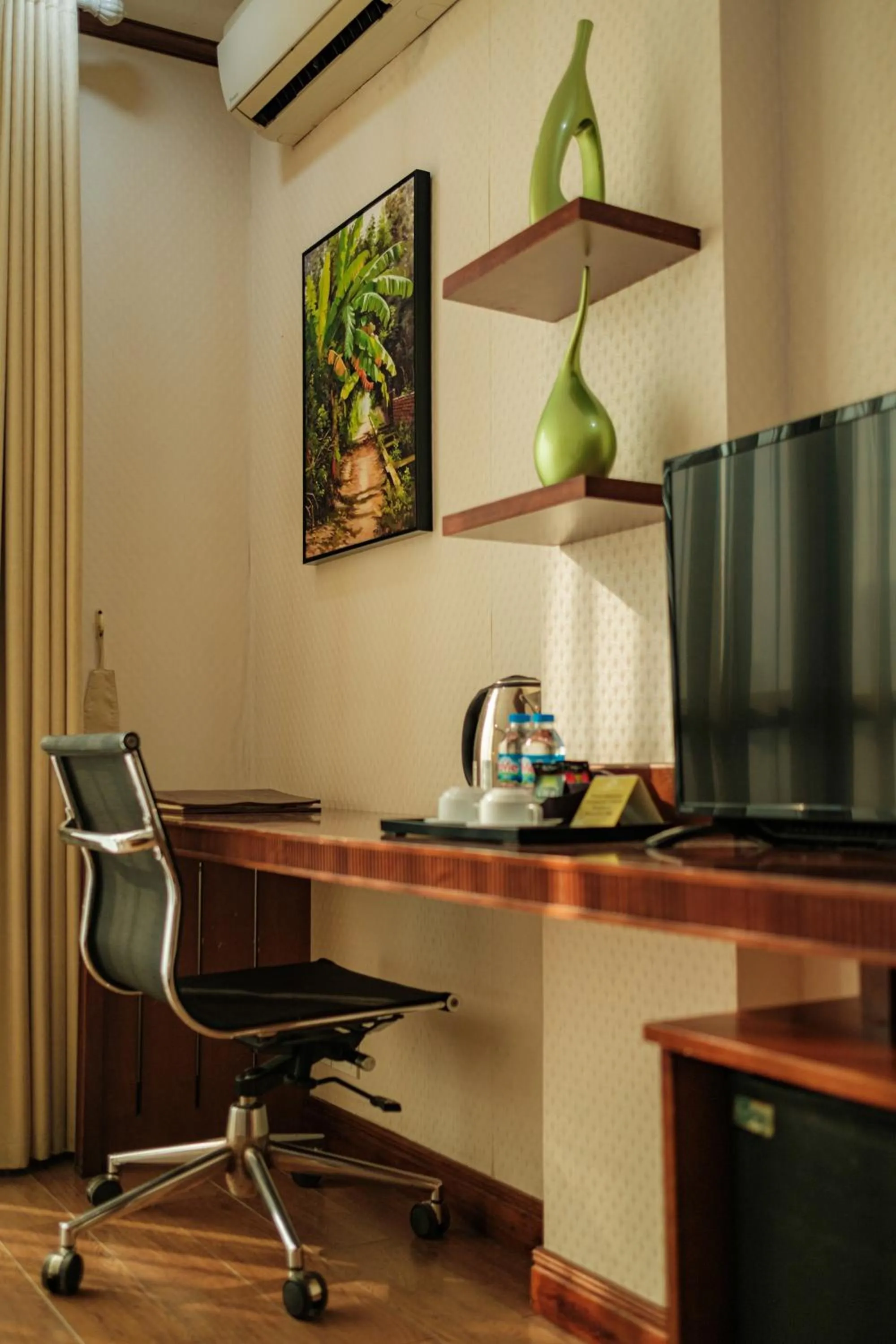 Sunset Westlake Hanoi Hotel