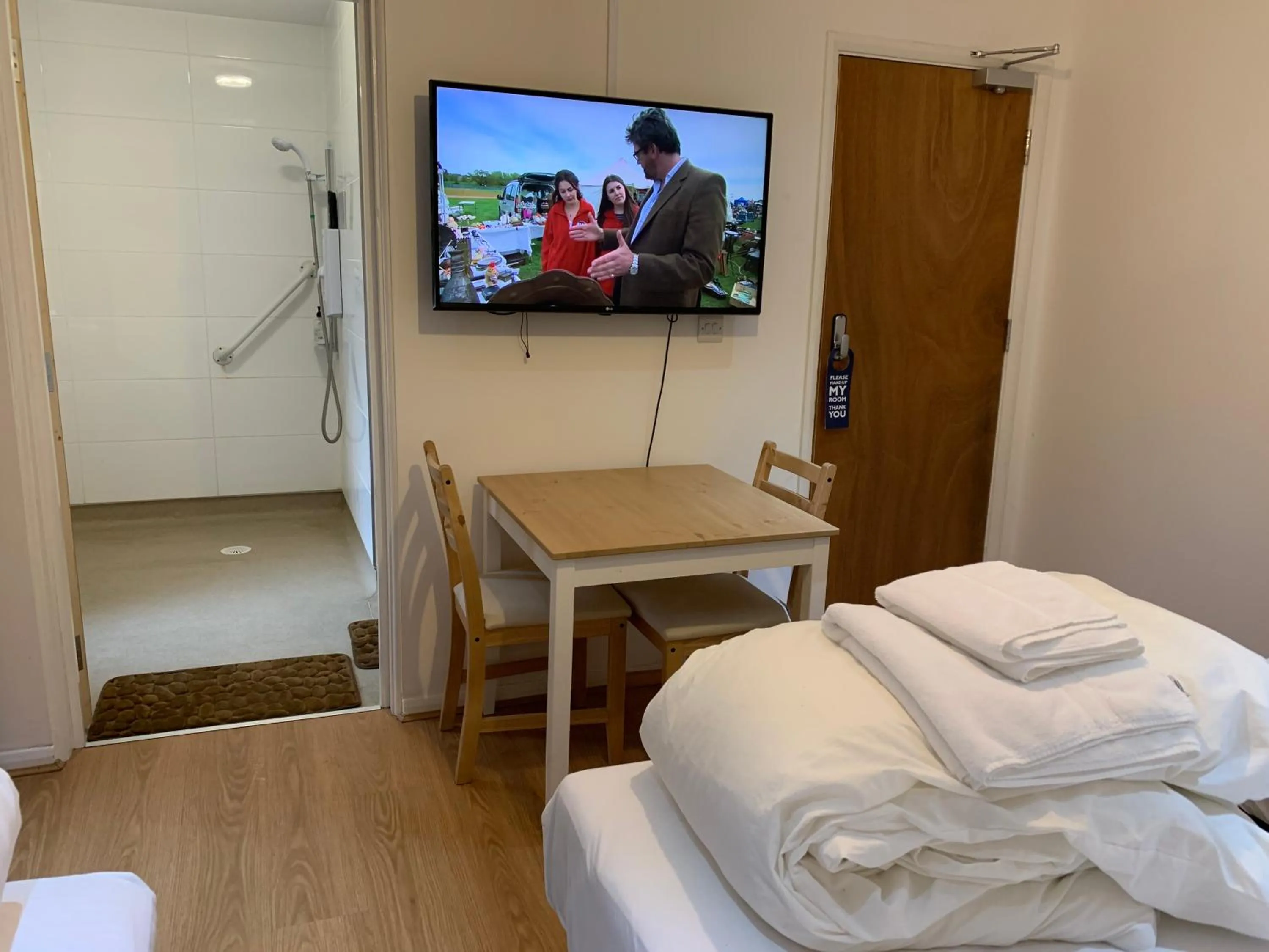 Communal lounge/ TV room, Bed in Oxford Bed and Breakfast