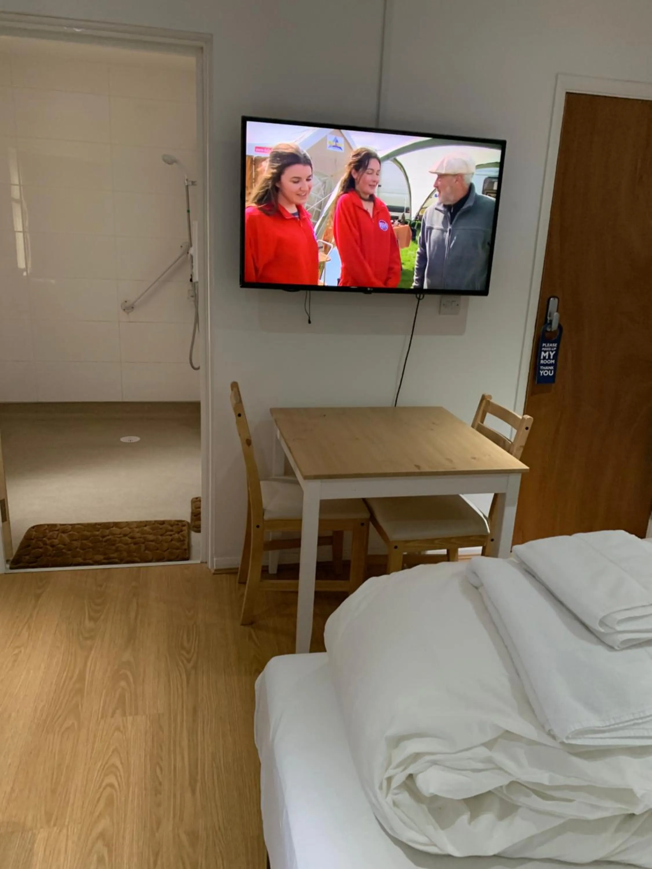 Communal lounge/ TV room, Bed in Oxford Bed and Breakfast