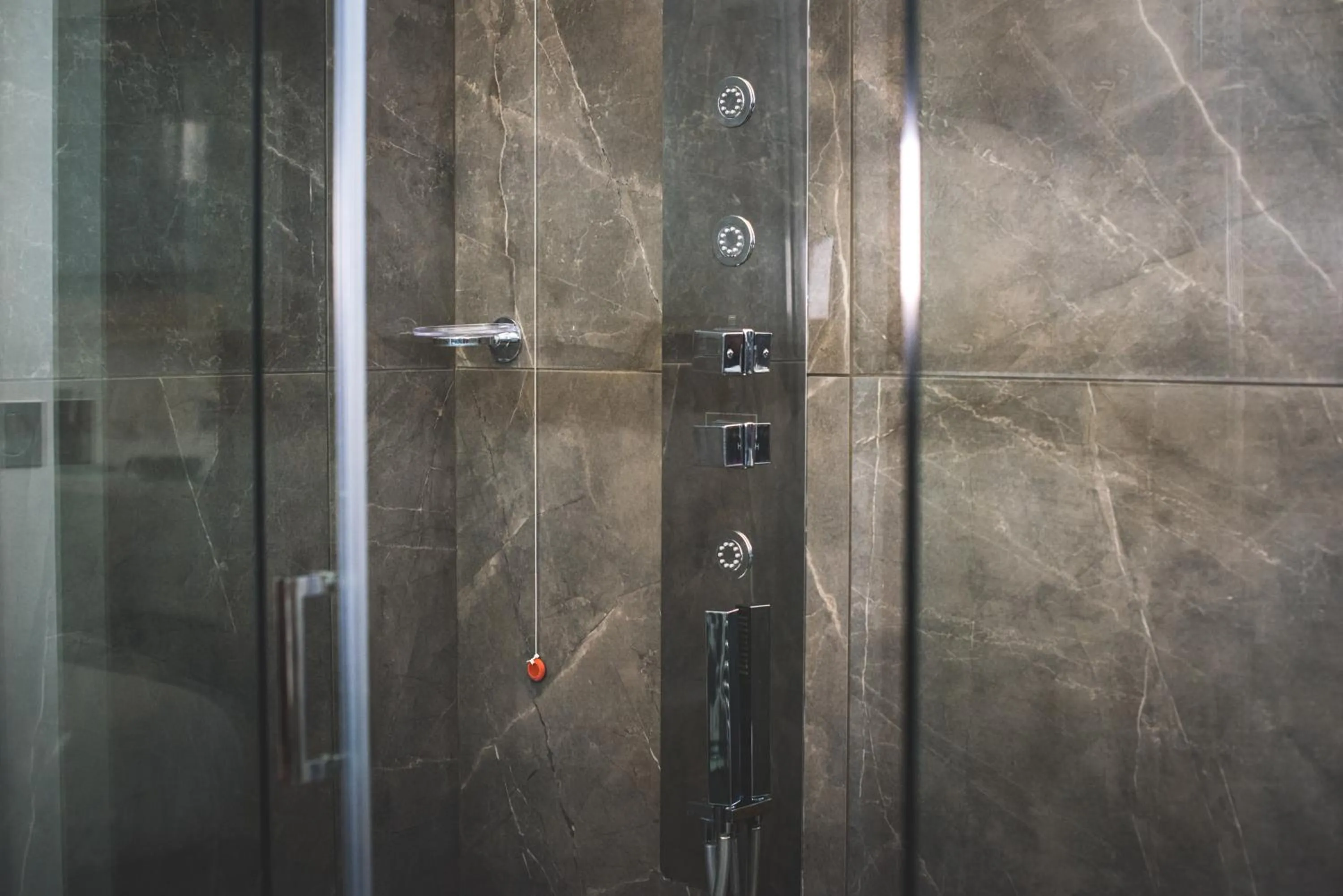 Upper - Boutique Hotel