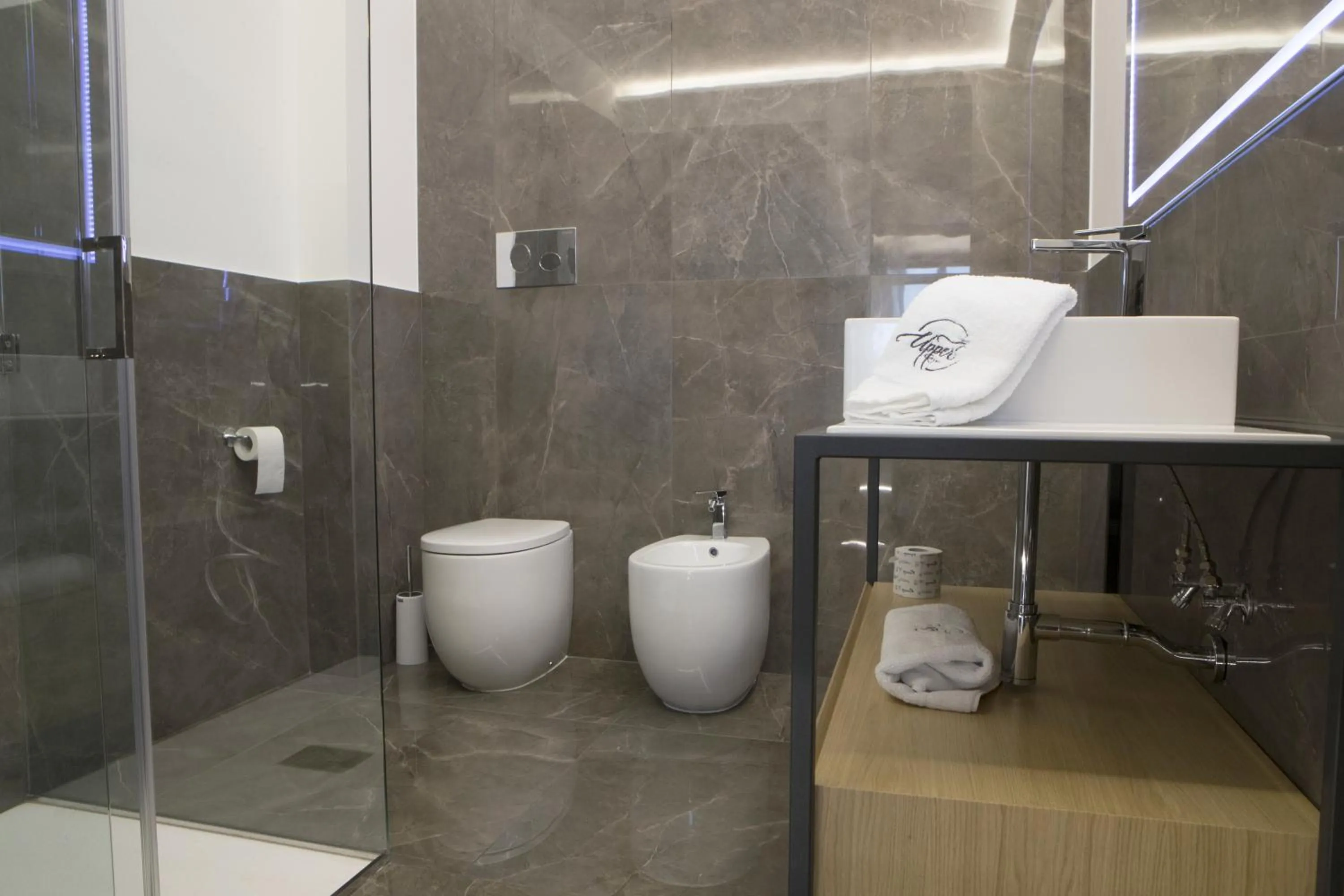 Shower in Upper - Boutique Hotel