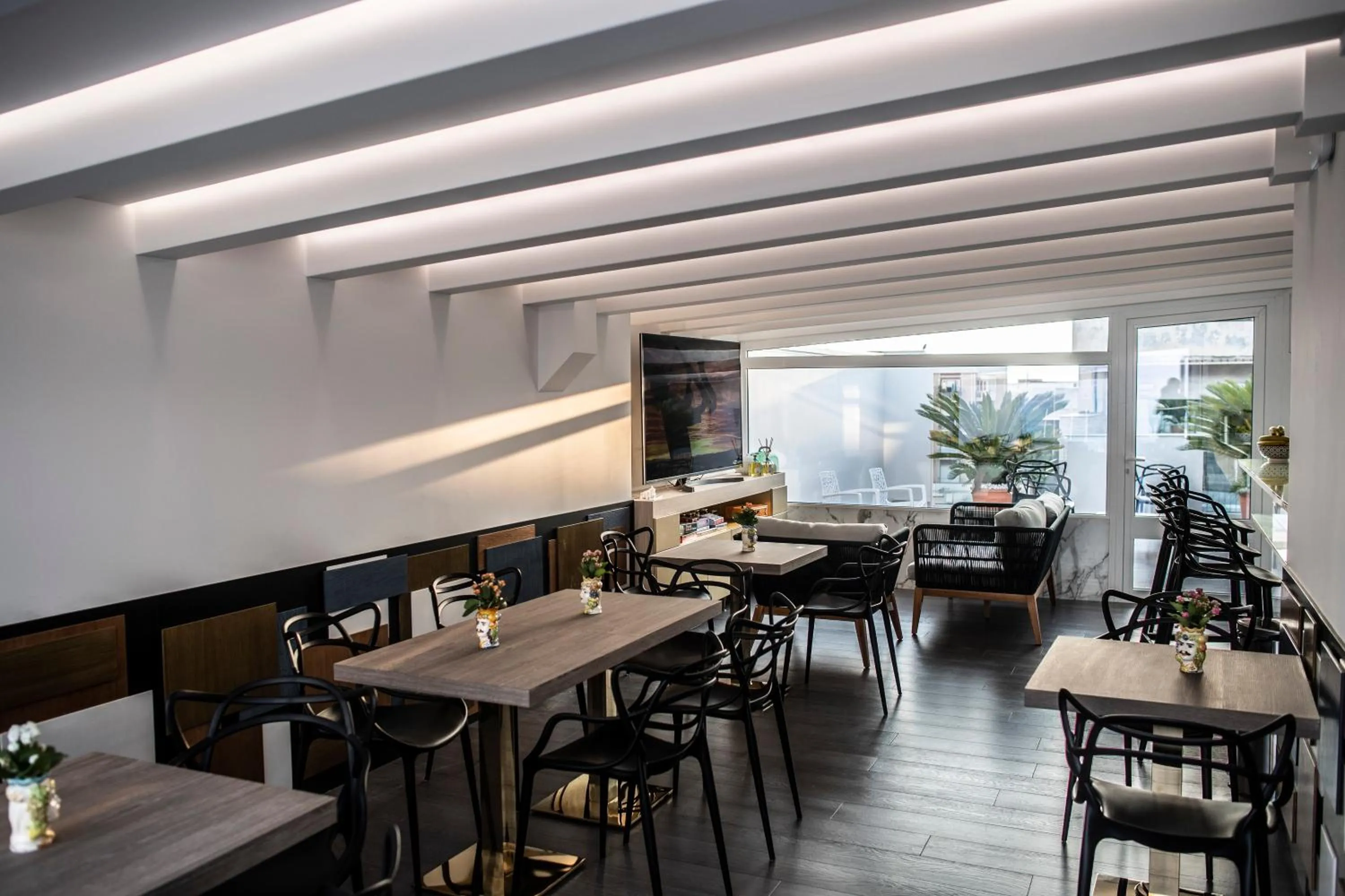 Communal lounge/ TV room in Upper - Boutique Hotel