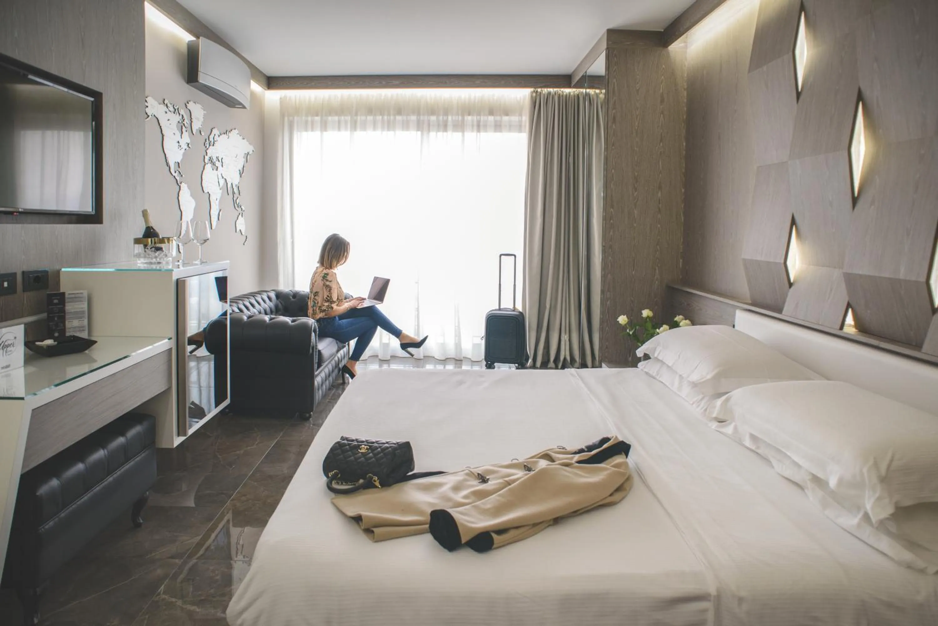 Photo of the whole room, Bed in Upper - Boutique Hotel