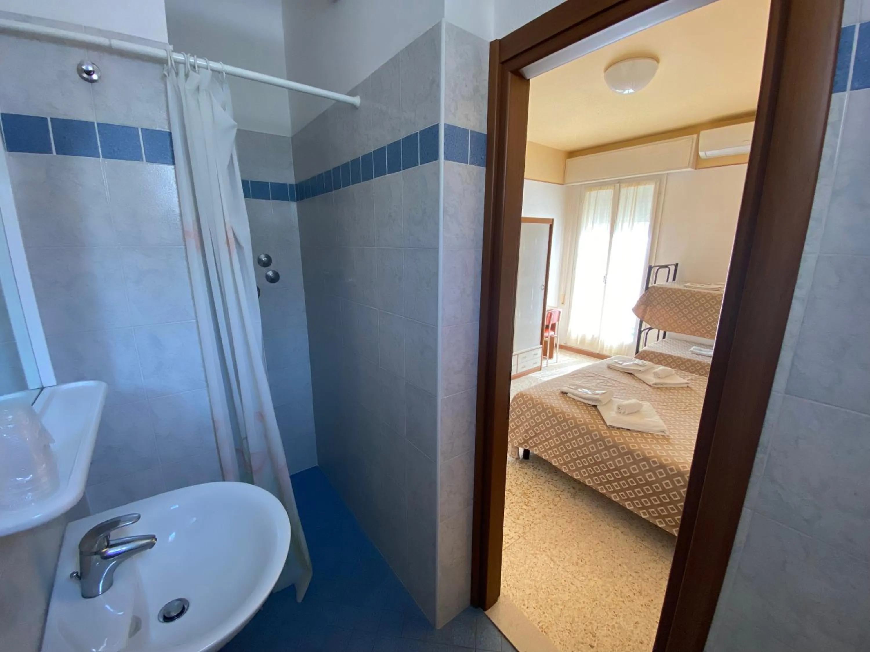 Bathroom, Bed in Hotel Nanni Garnì