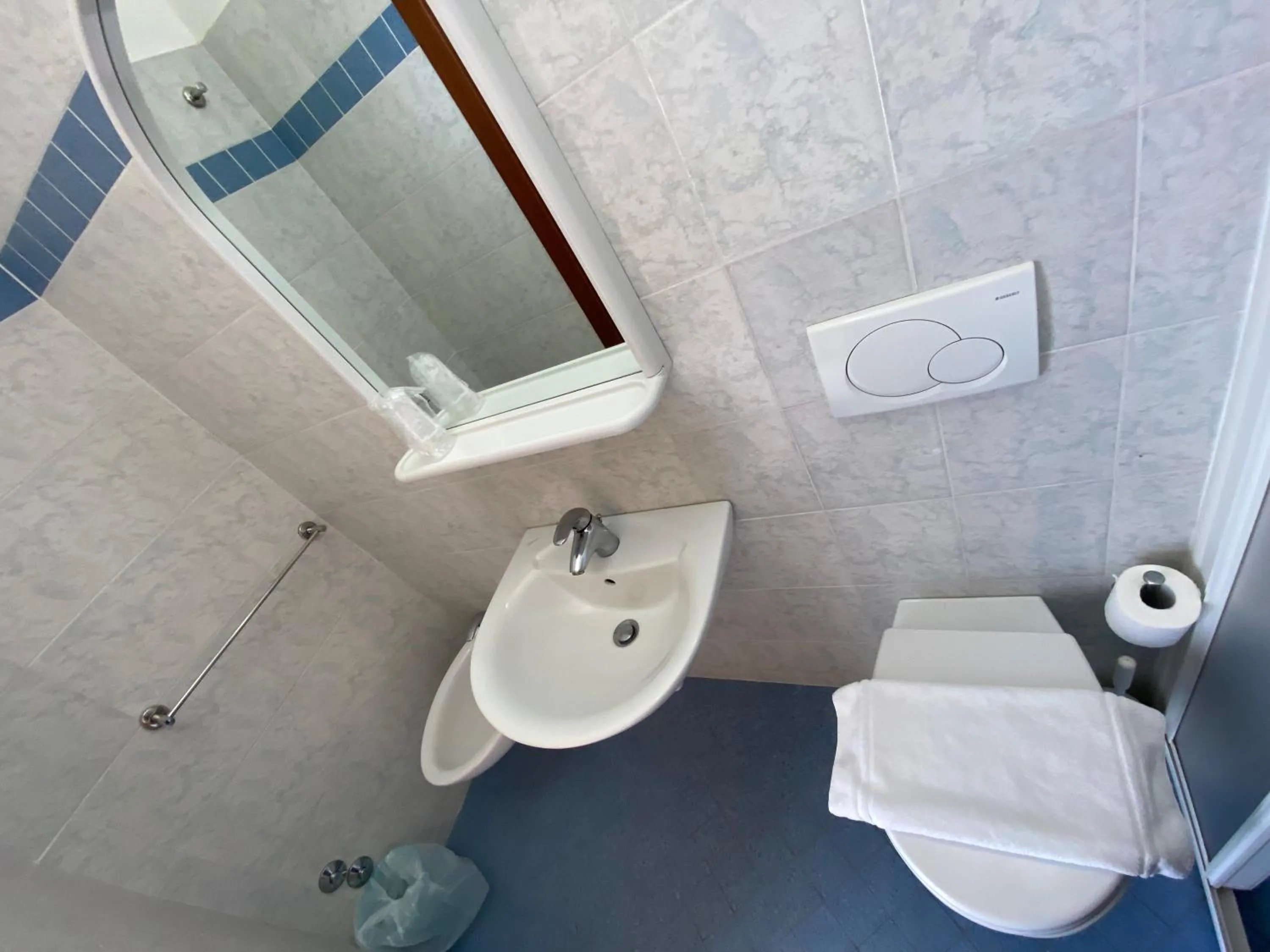 Bathroom in Hotel Nanni Garnì