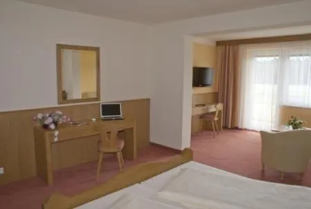 Bedroom, Bed in Hotel Fantur