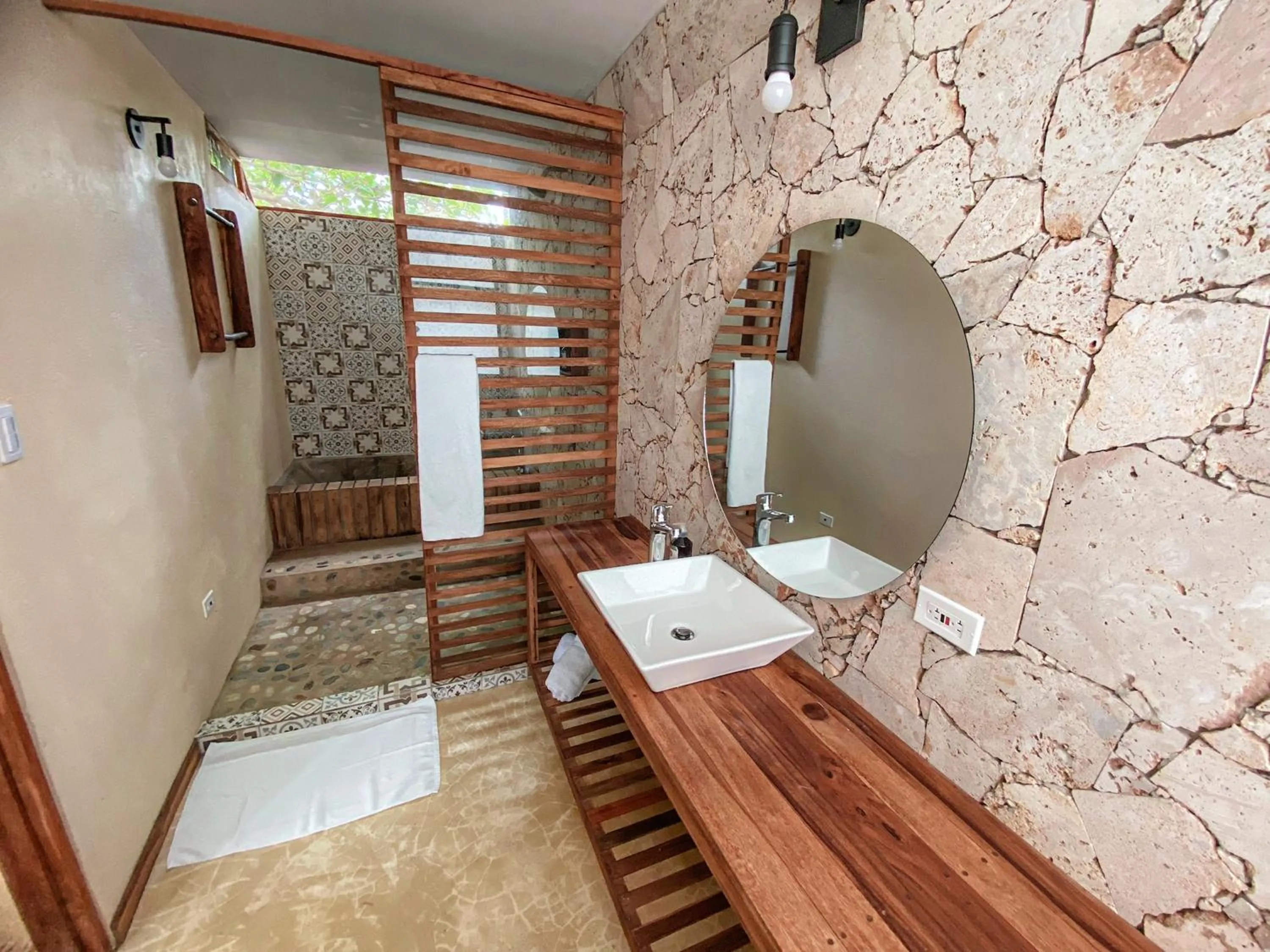 Shower in Tay Beach Hotel Tayrona