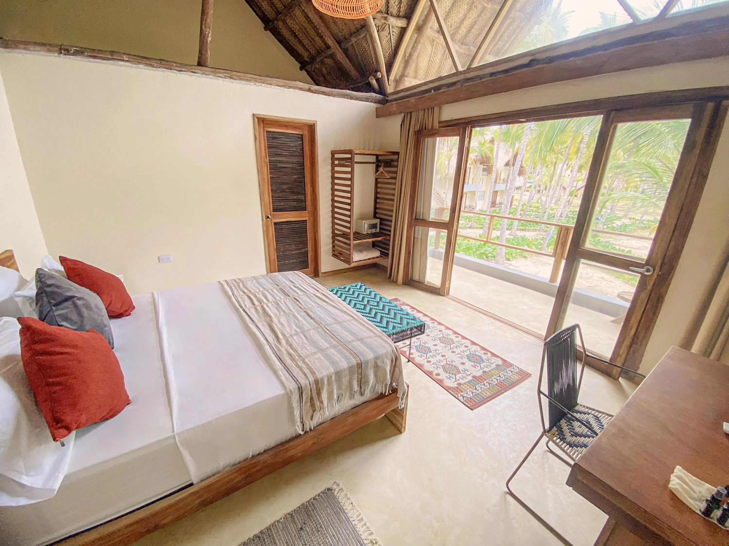 Balcony/Terrace, Bed in Tay Beach Hotel Tayrona