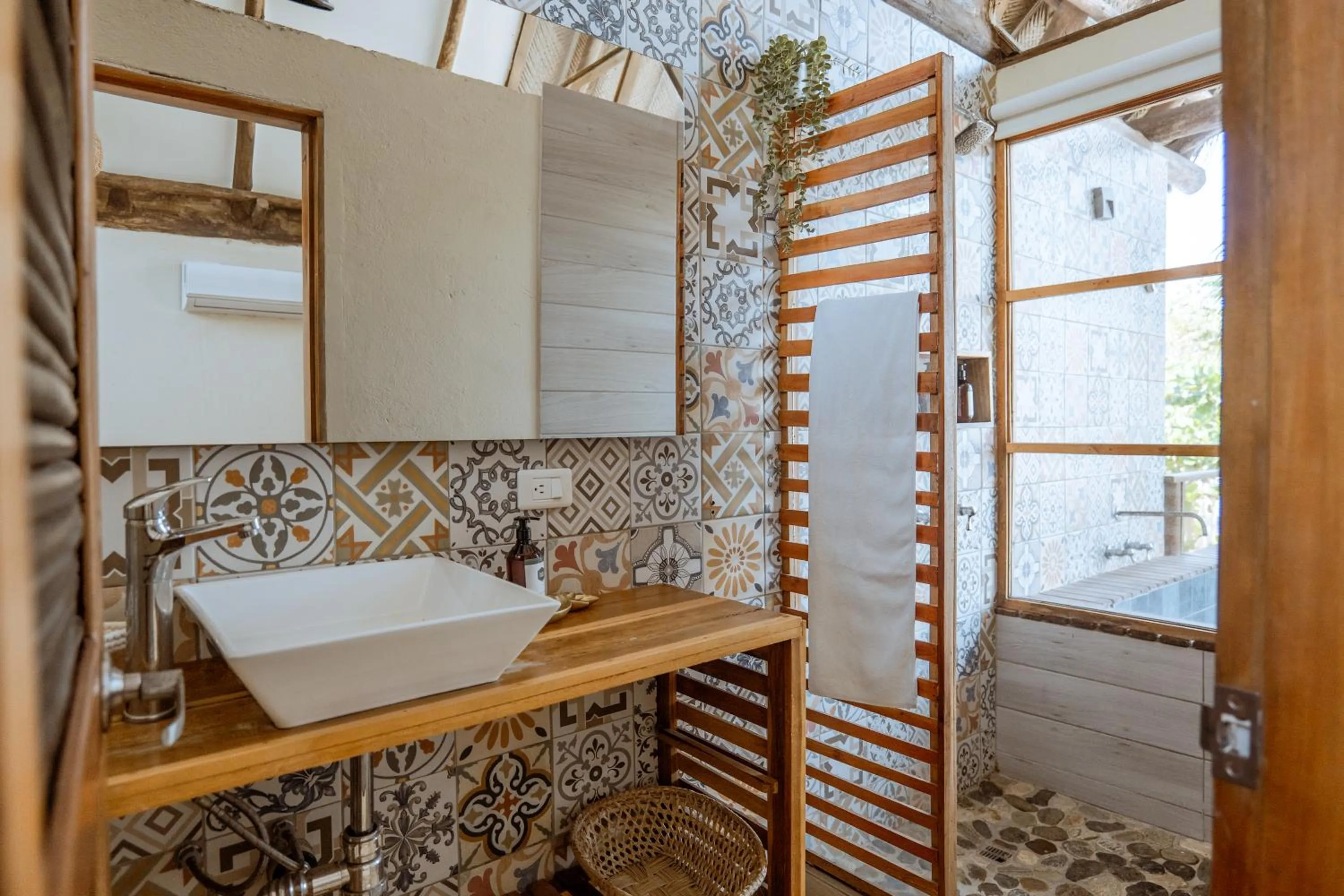 Bathroom, Bed in Tay Beach Hotel Tayrona