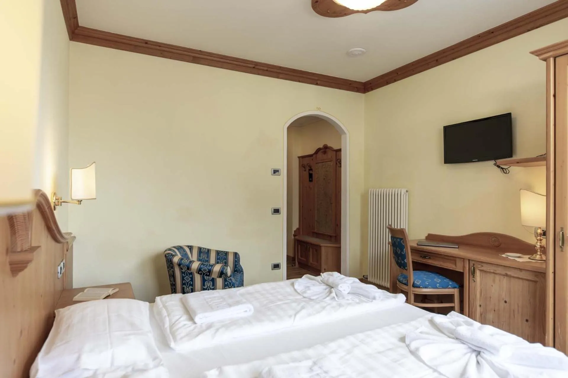 Bed in Ariston Lake View Hotel