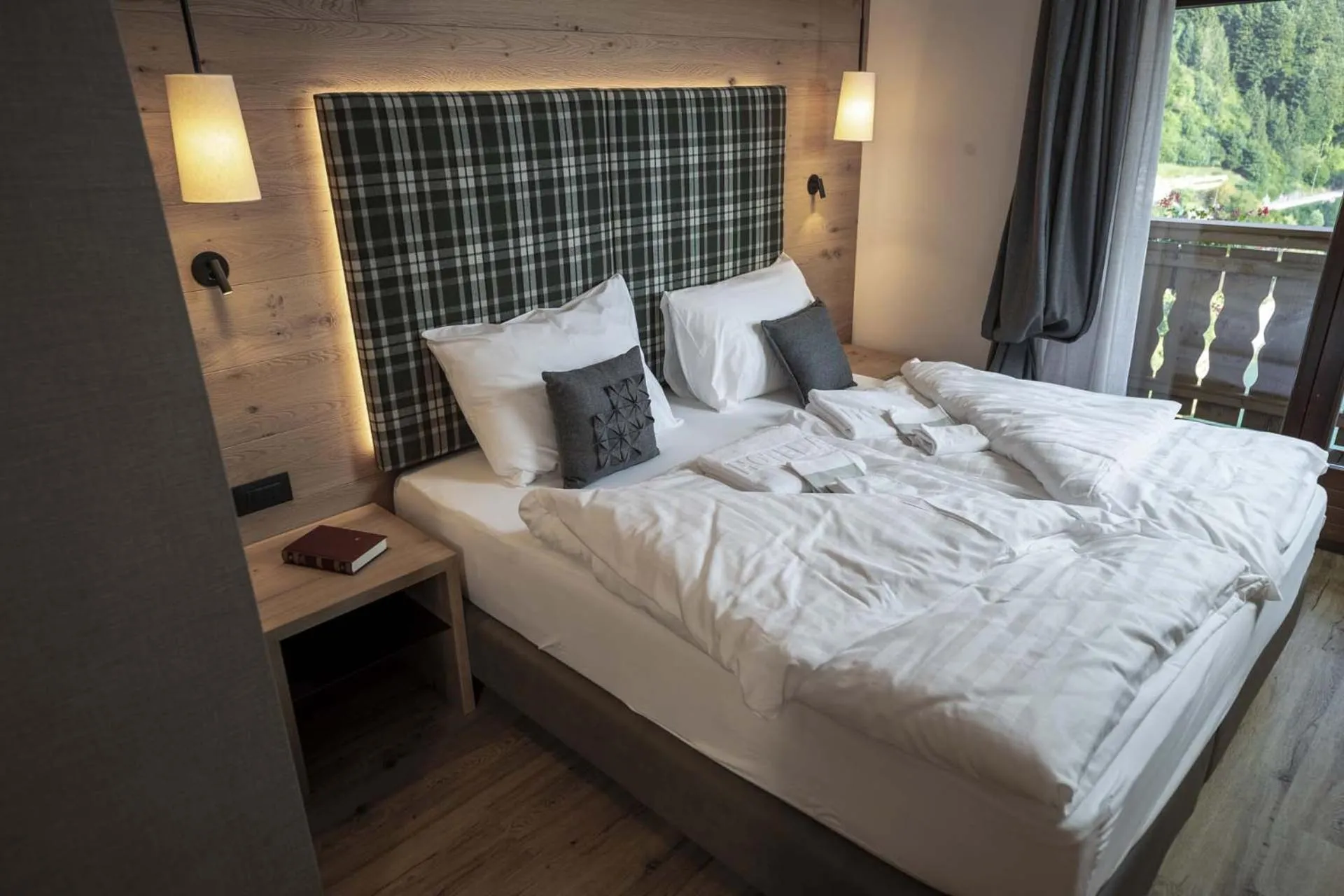 Bed in Ariston Lake View Hotel