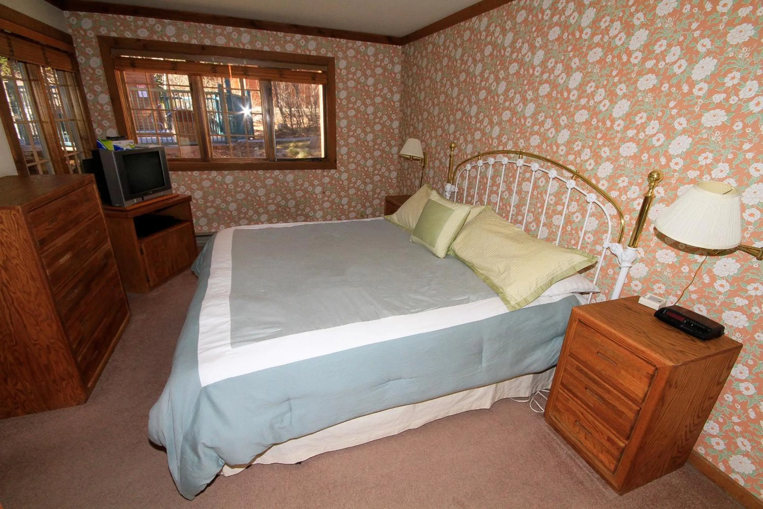 Other, Bed in Mountainback 60 Corner Unit