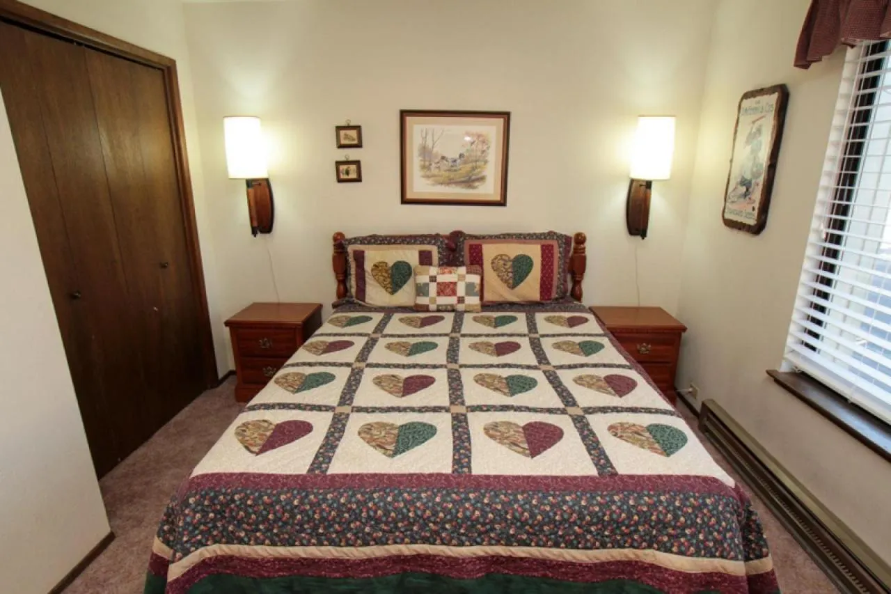 Bed in Discovery 4 #128, Loft