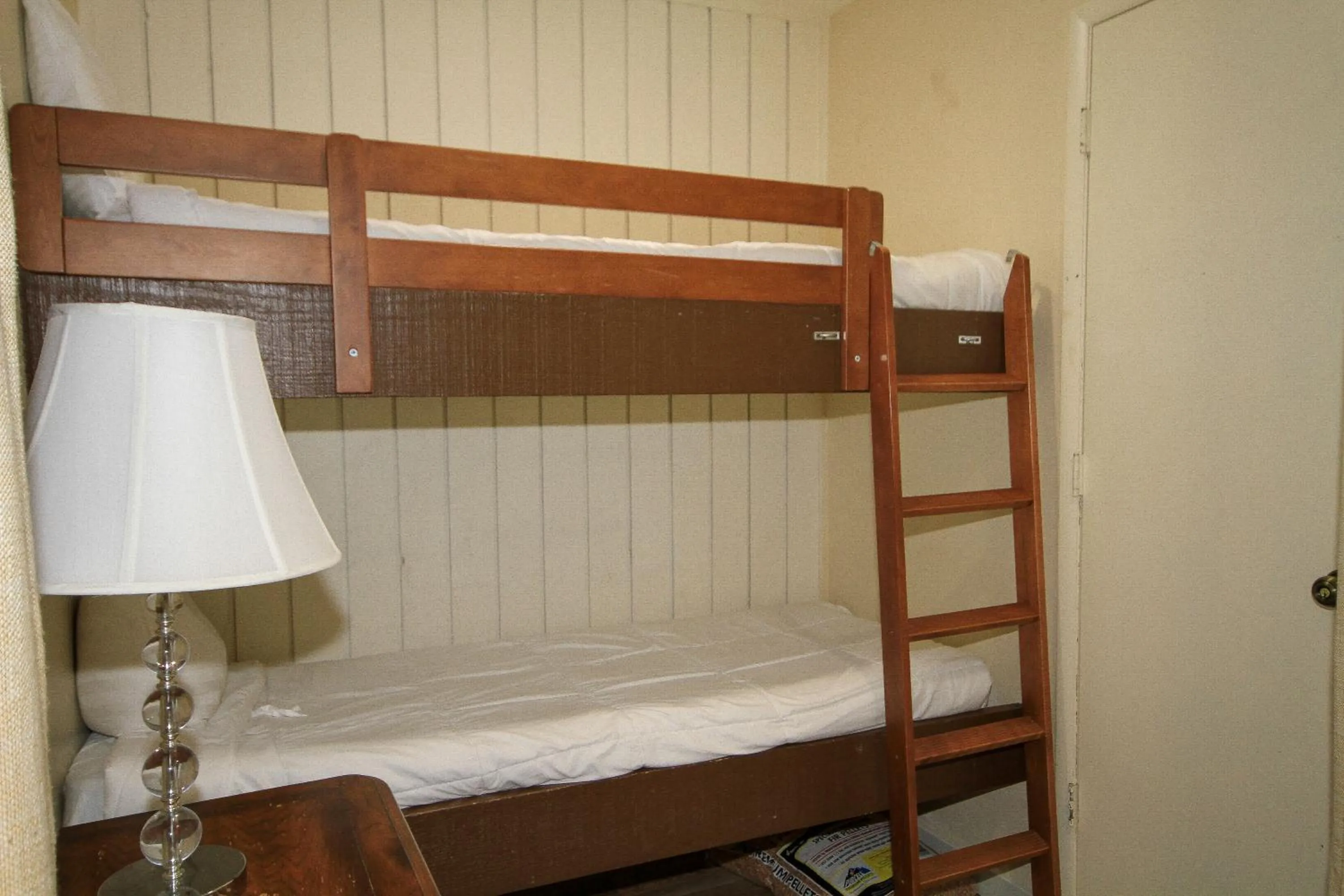 Other, Bed in Discovery 4 117