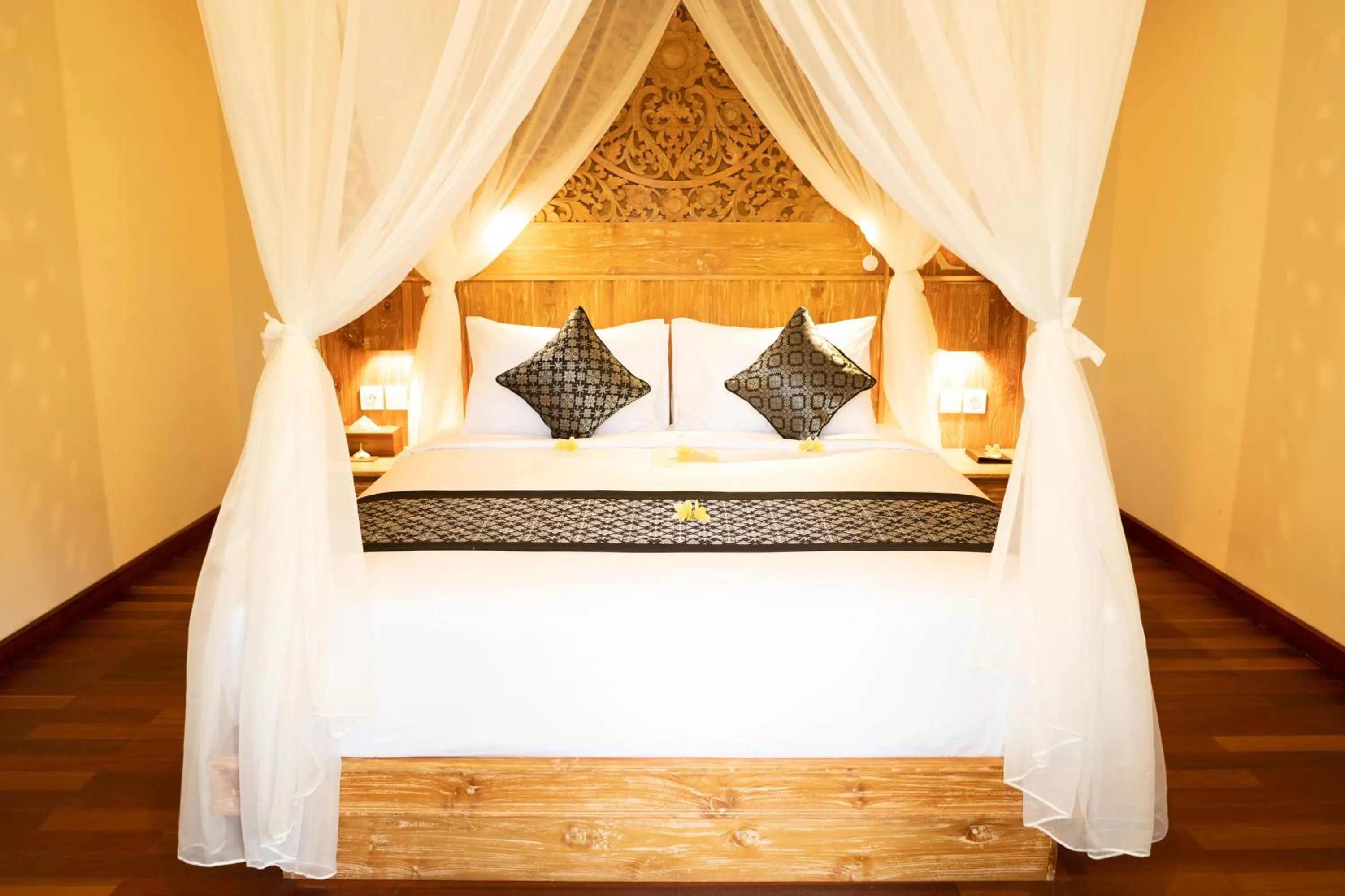 Bed in Ubud Inn Cottage by Prasi