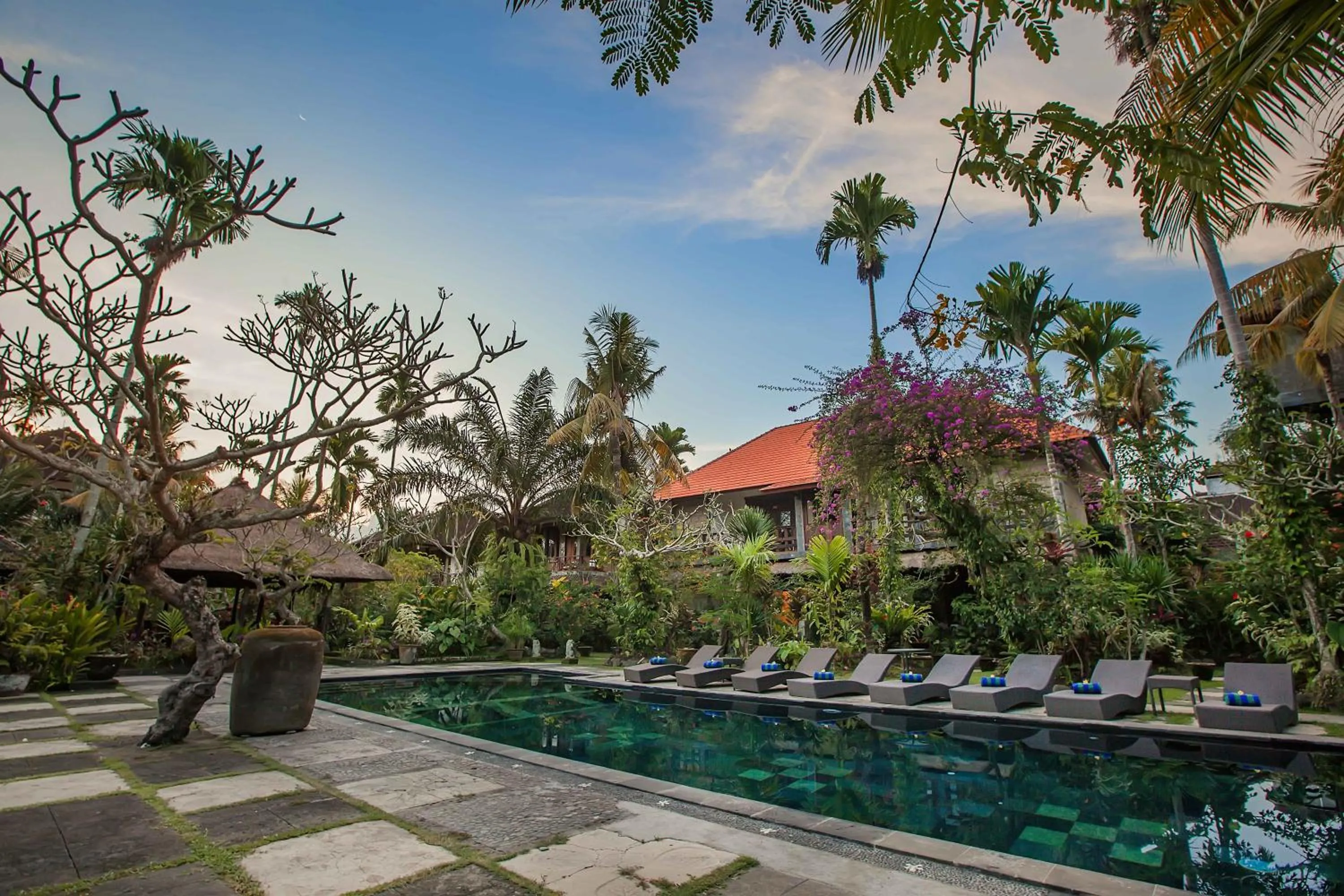 Garden view in Ubud Inn Cottage by Prasi