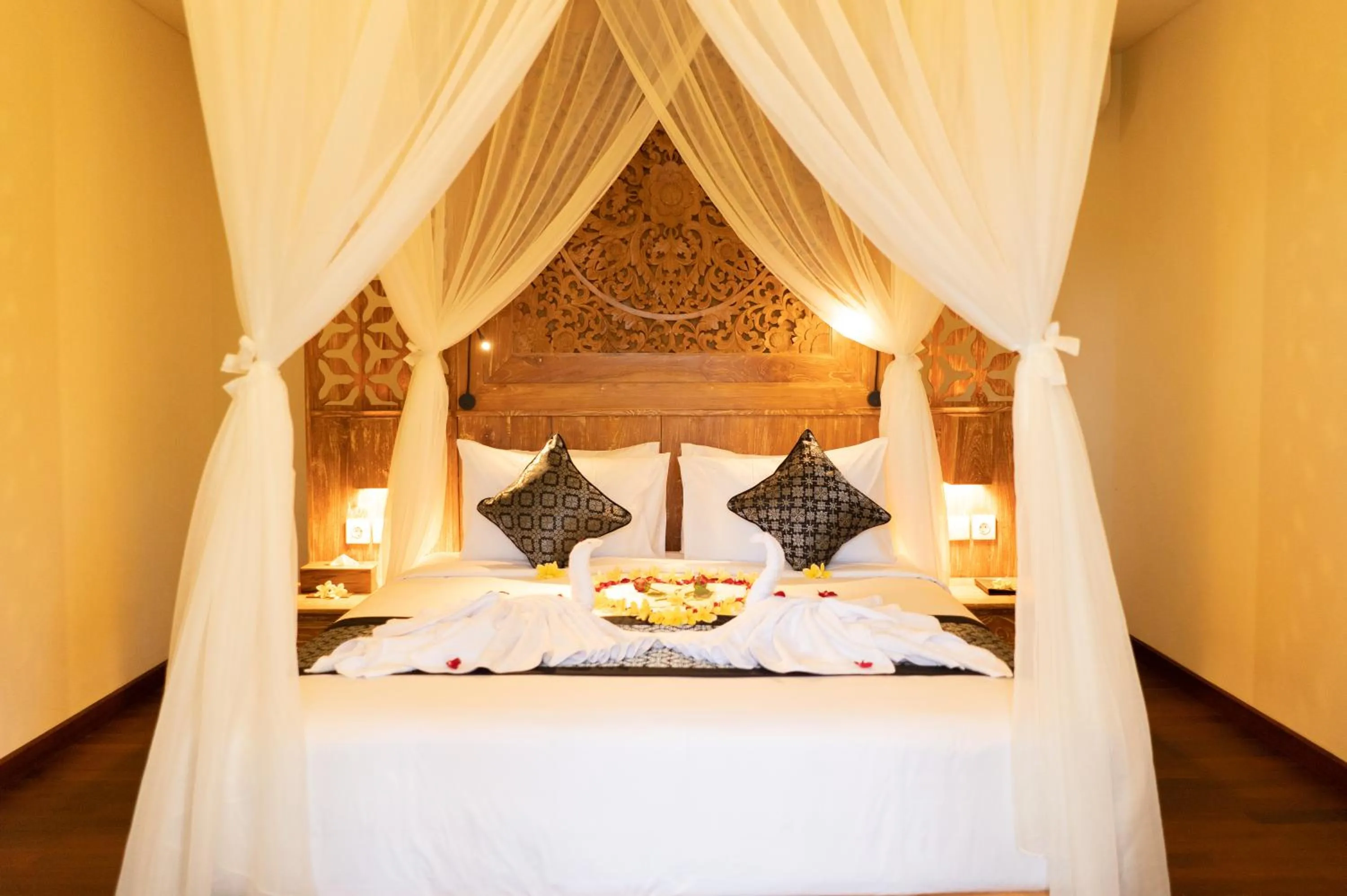 Bed in Ubud Inn Cottage by Prasi