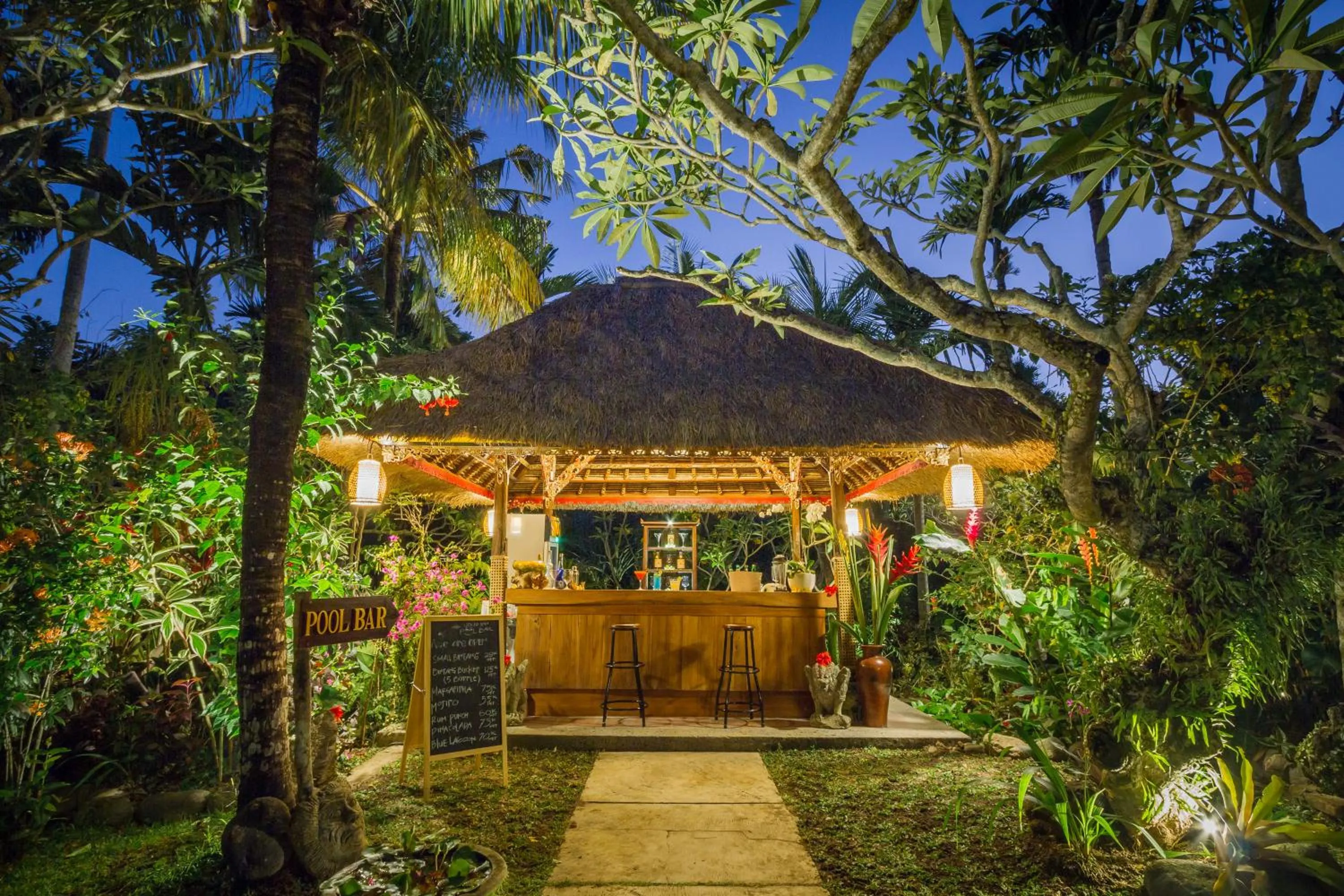 Lounge or bar in Ubud Inn Cottage by Prasi