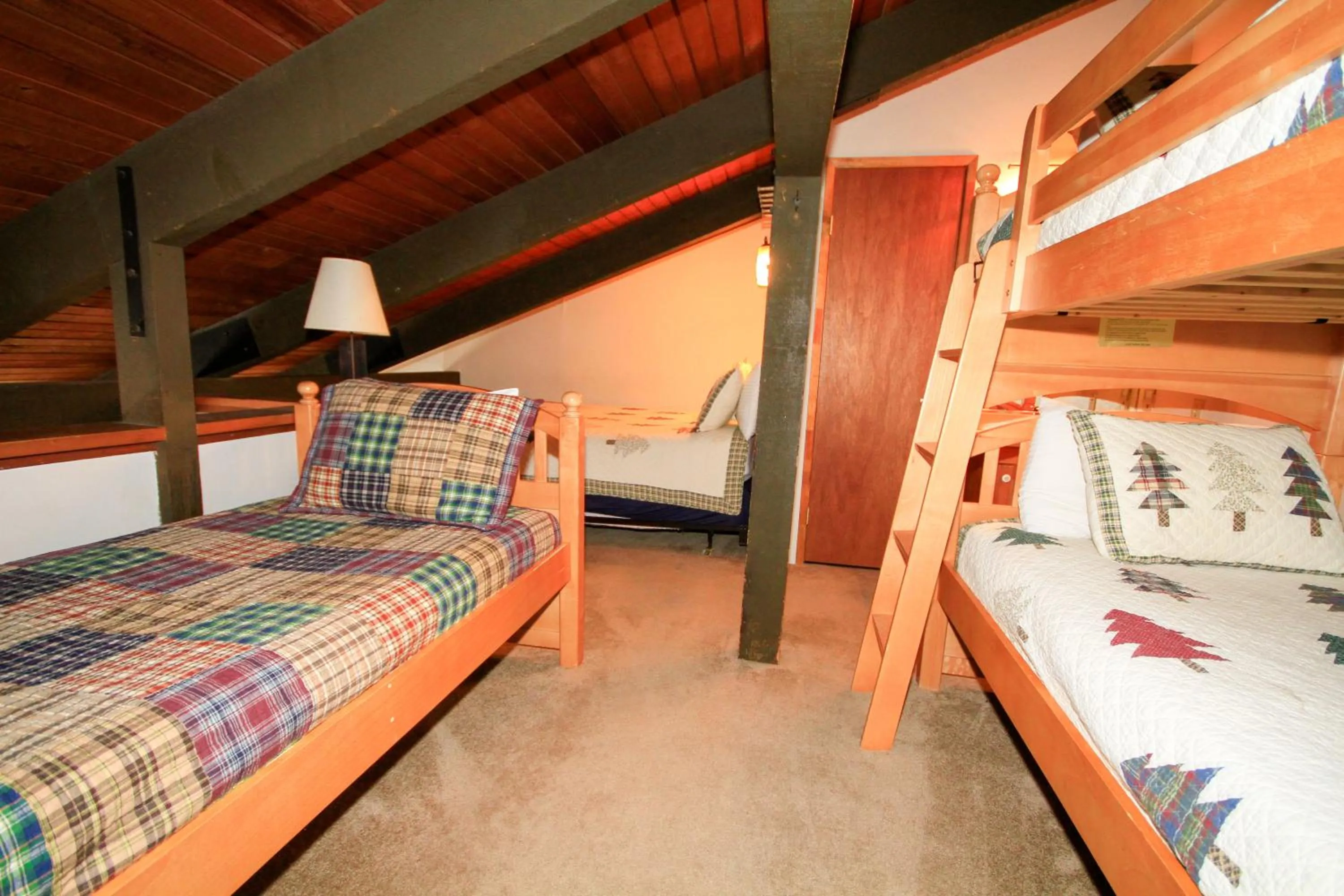 Other, Bed in Discovery 4 152 Loft Pet Ok