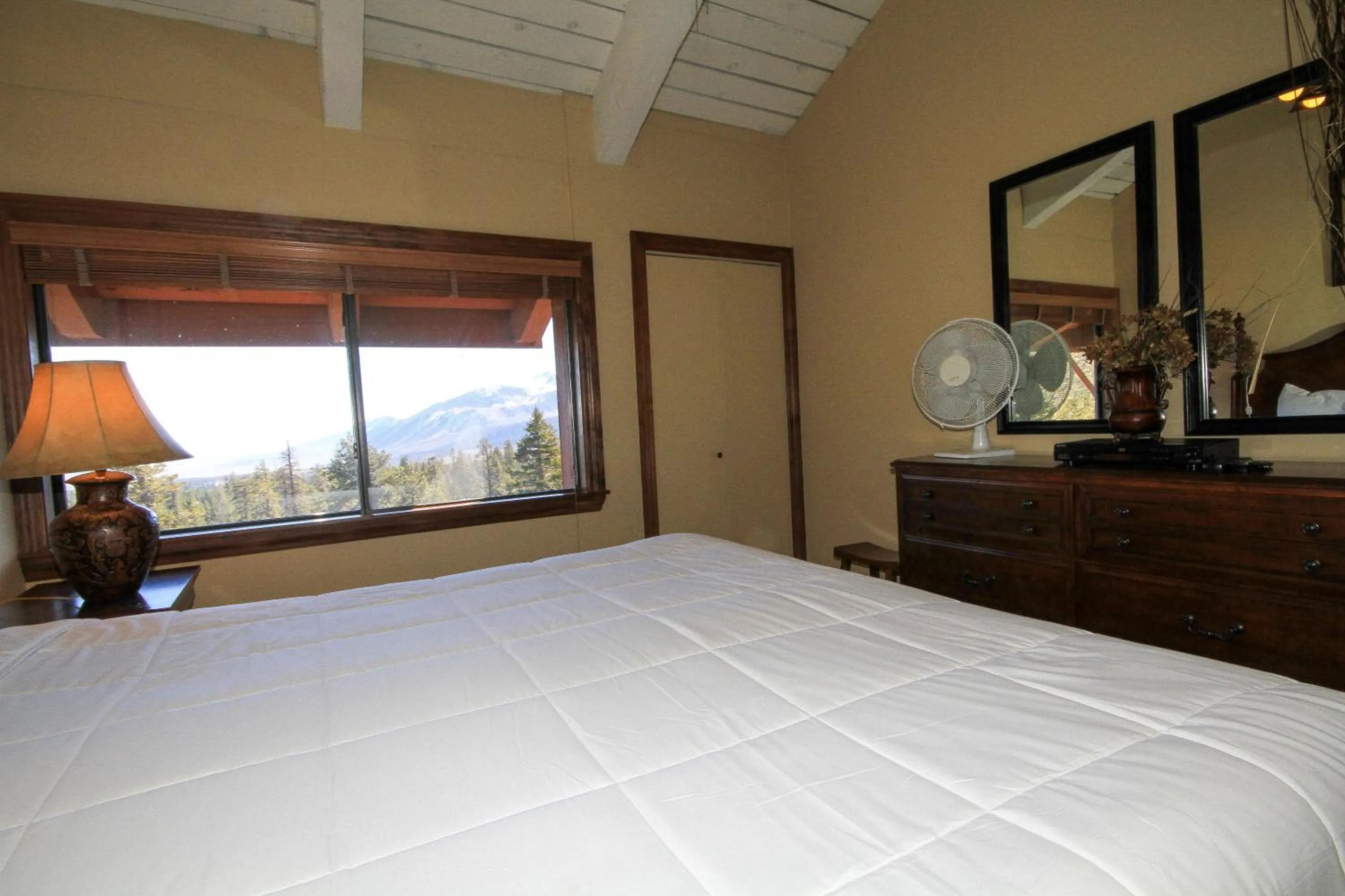 Other, Bed in Mammoth Ski Racquet Club 67
